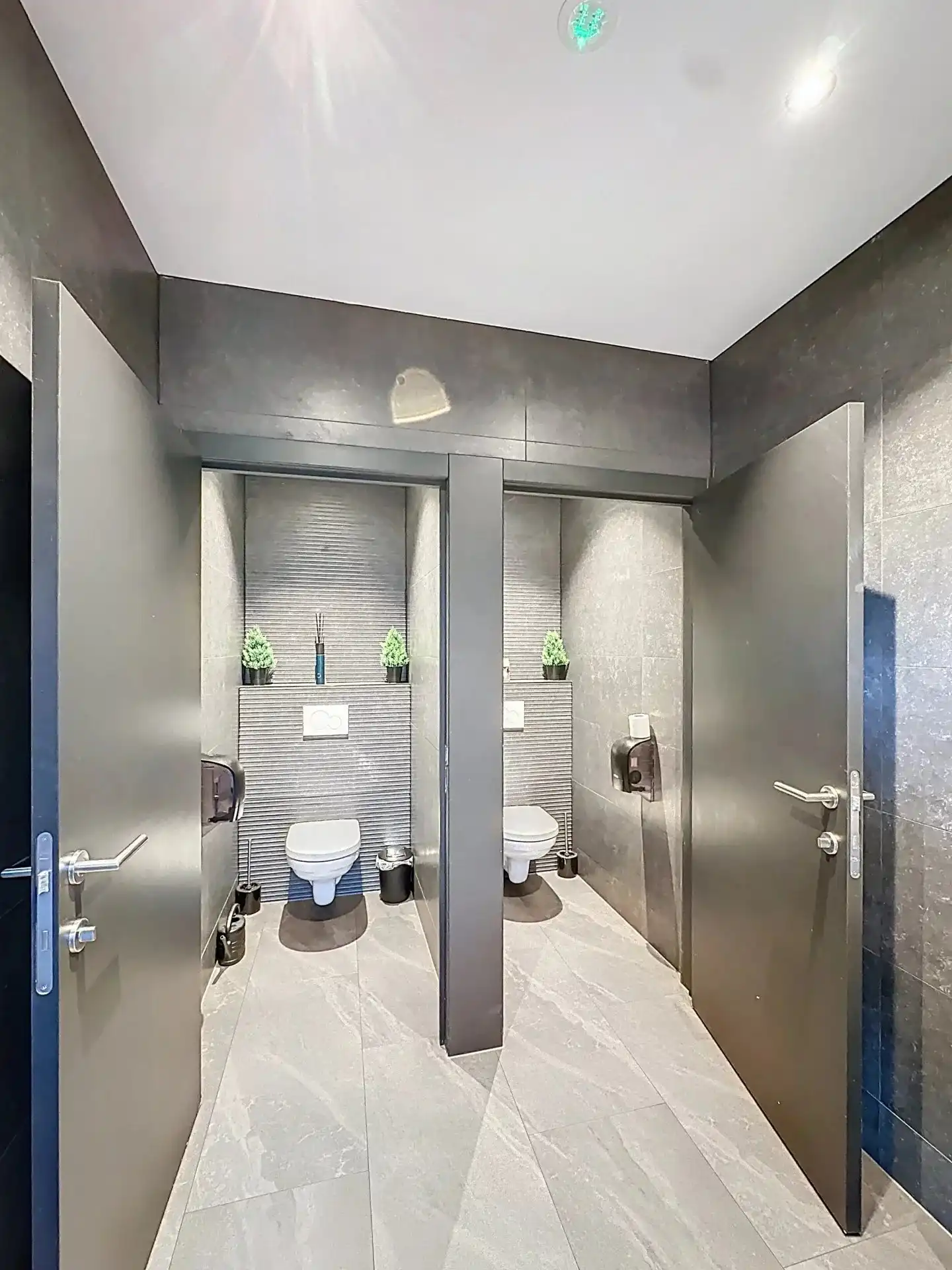 Zeer ruim handelspand met groot terras, buitenberging op toplocatie in Mol-centrum. foto 13