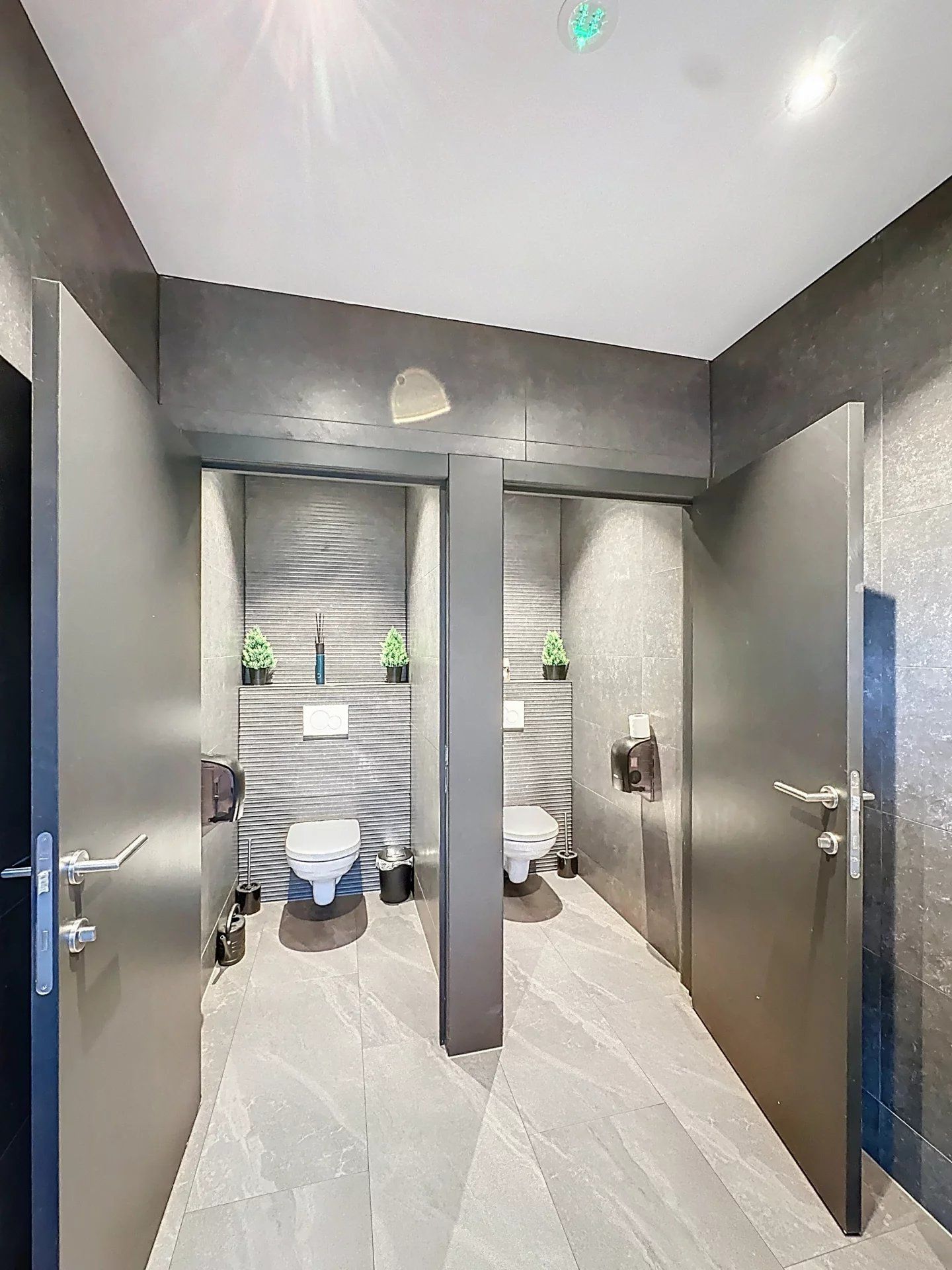 Zeer ruim handelspand met groot terras, buitenberging op toplocatie in Mol-centrum. foto 13