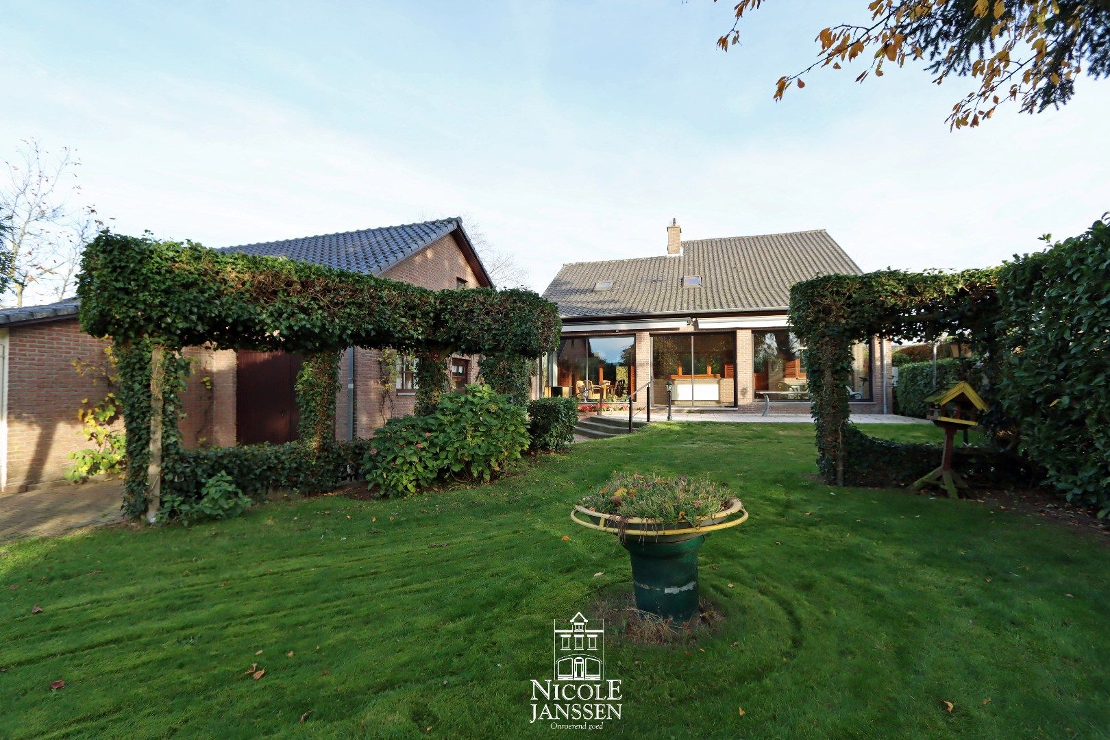 Verrassend ruim ingedeelde woning met tuin foto 2