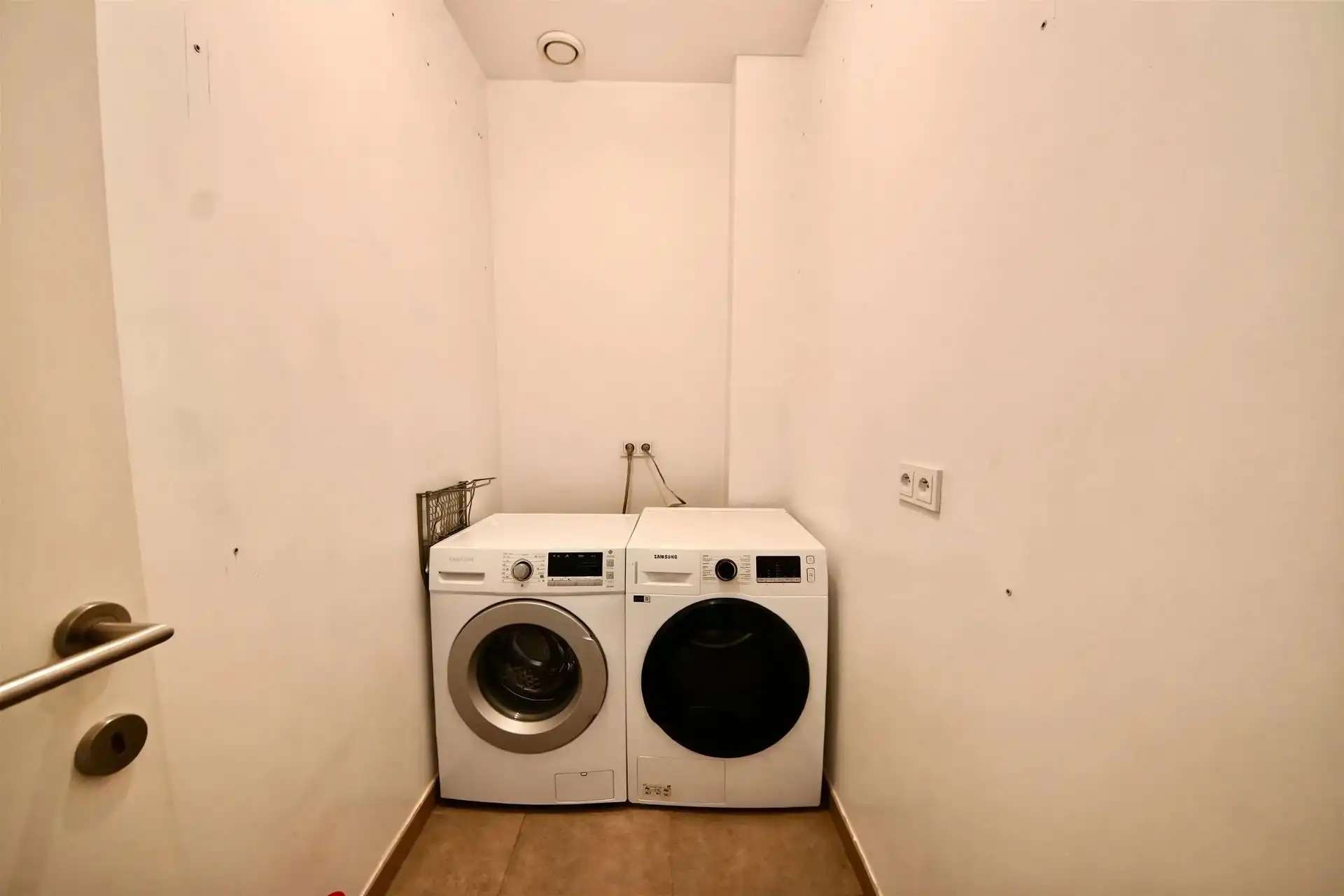 Woning met 4 slaapkamers en garage.  foto 9