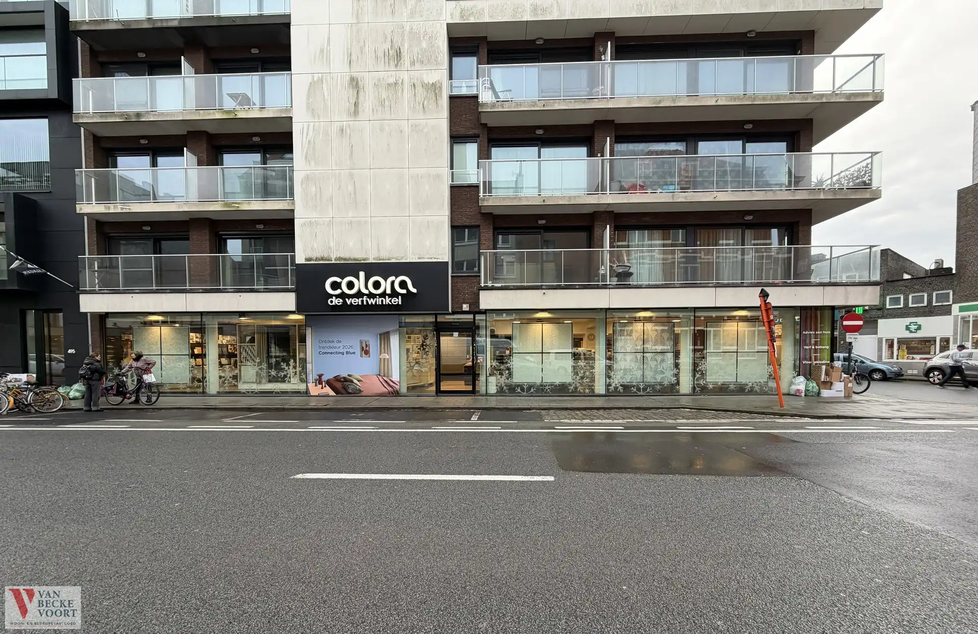 Handelsgelijkvloers 241m² in de Gouden Driehoek foto {{pictureIndex}}