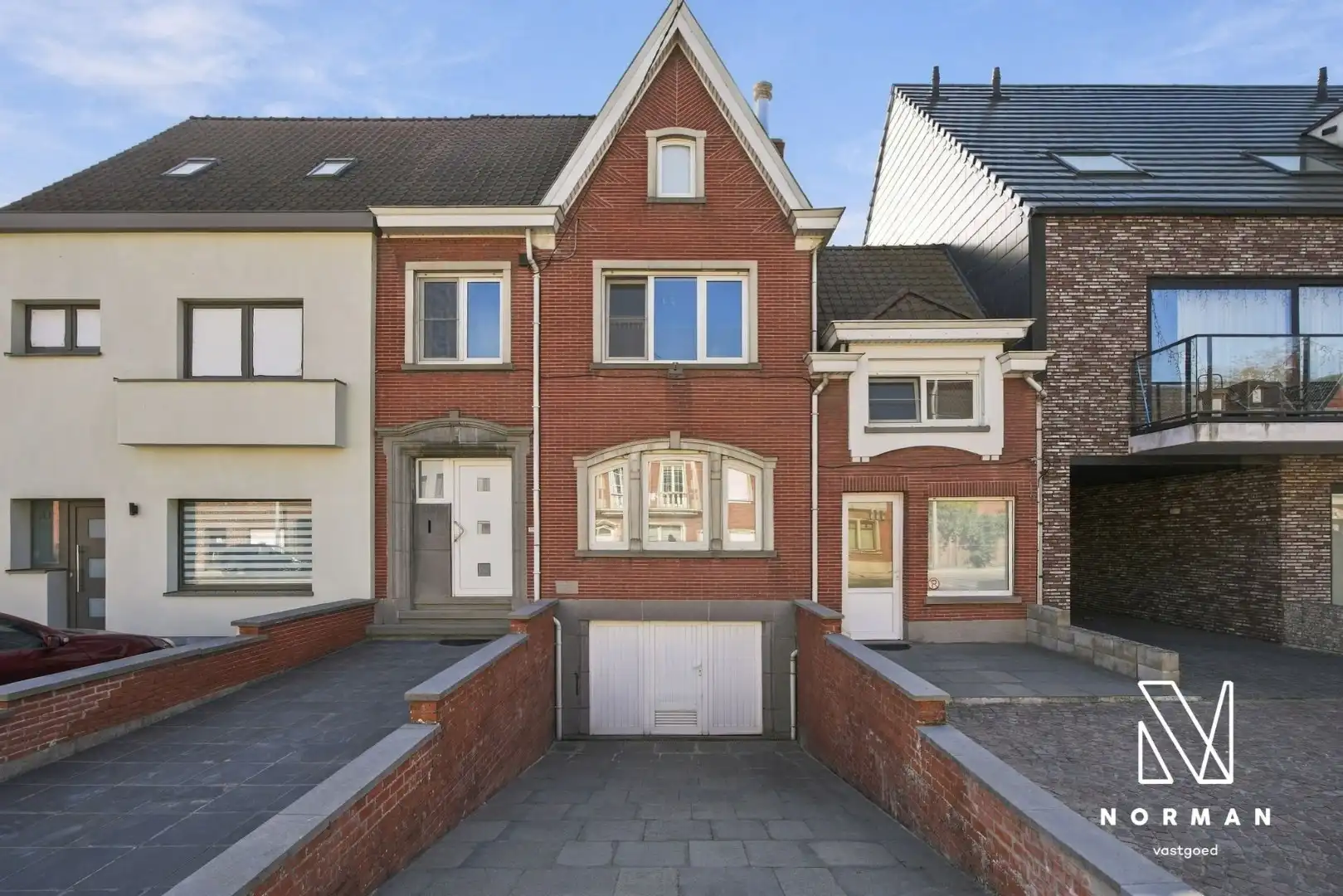 Stevige woning met 5 slaapkamers en praktijkruimte met parkeerplaats op commerciële ligging foto 28