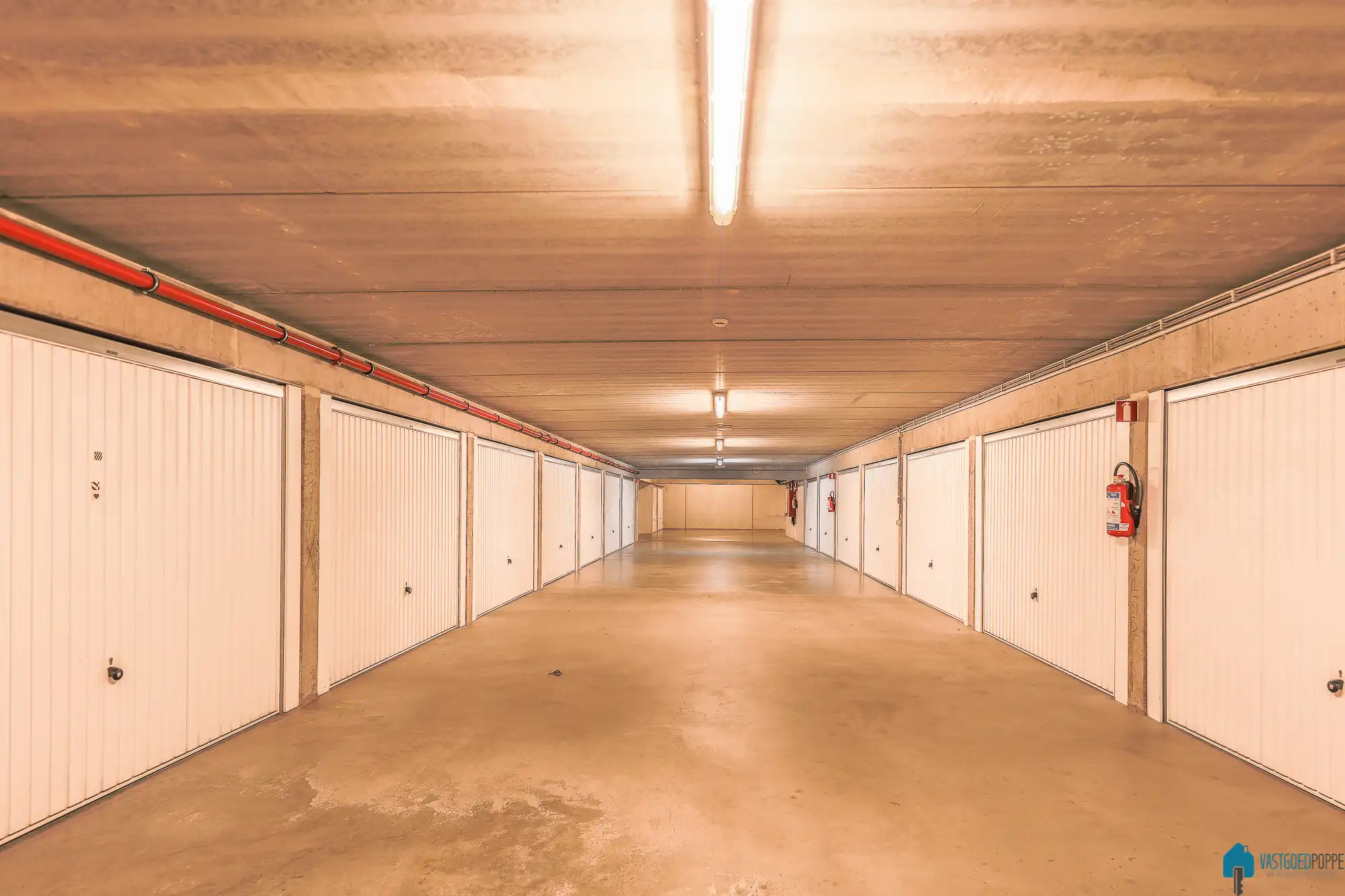 Ruime garagebox 18m² foto 3