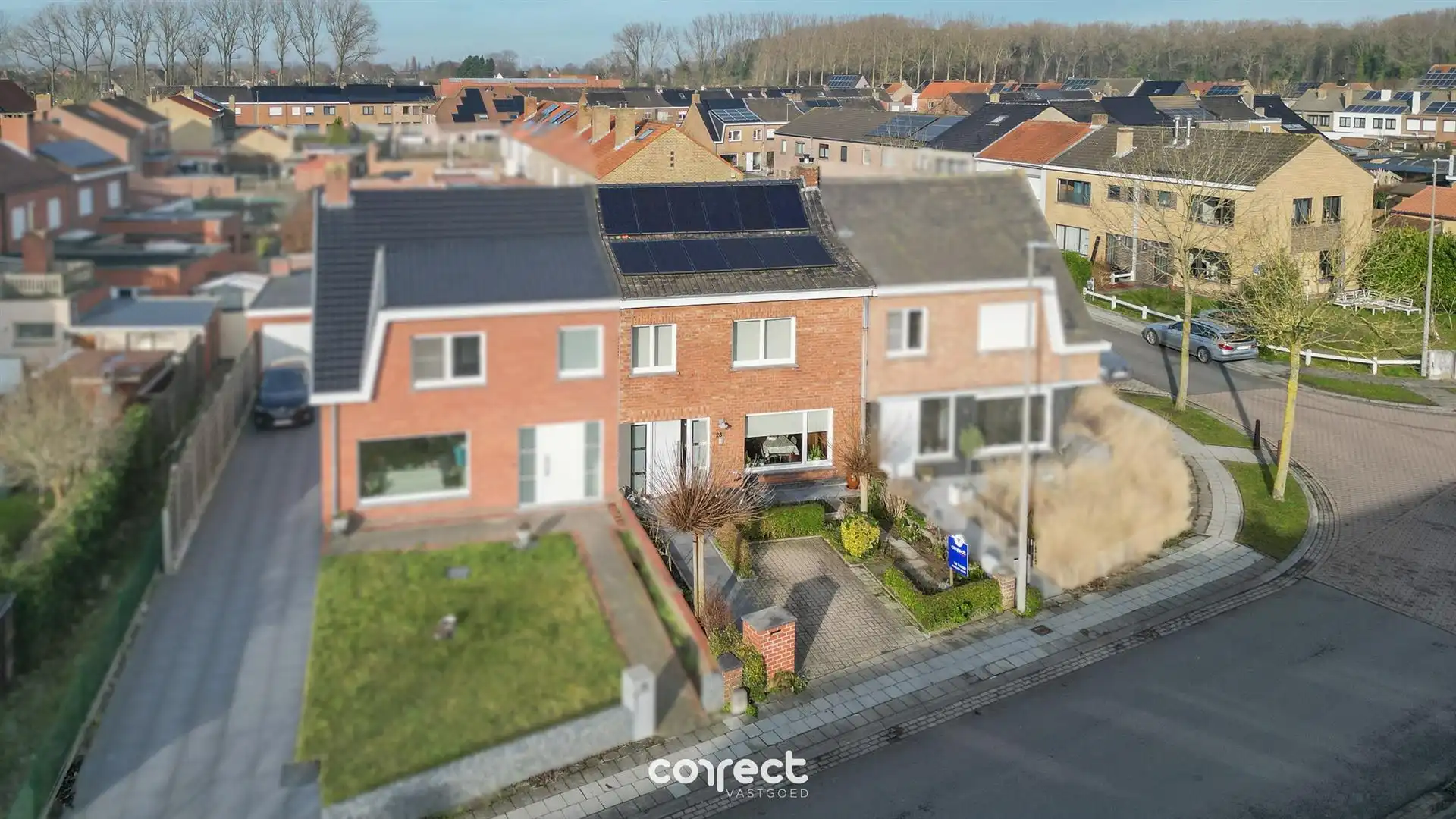 Rustig gelegen woning met tuin. foto {{pictureIndex}}