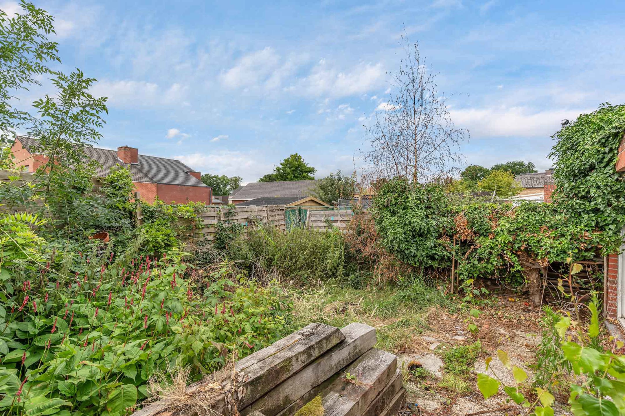 Renovatiewoning met vernieuwd dak en ramen in Lochristi foto 22