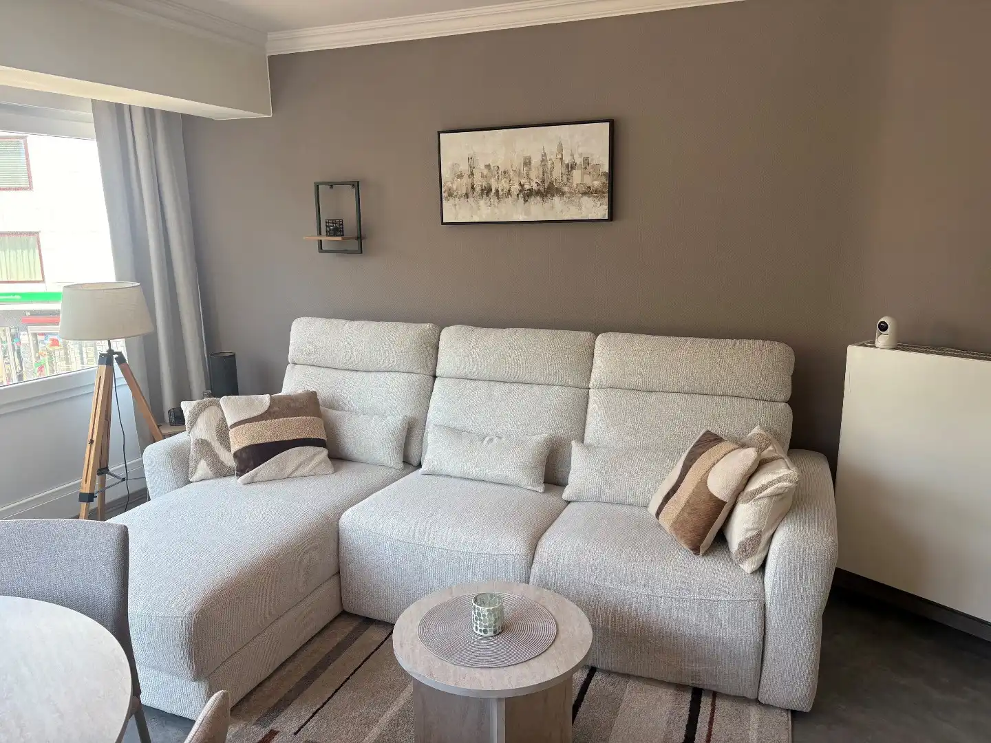 Lichtrijk knus appartement met 1 slaapkamer, niet gemeubeld foto 3