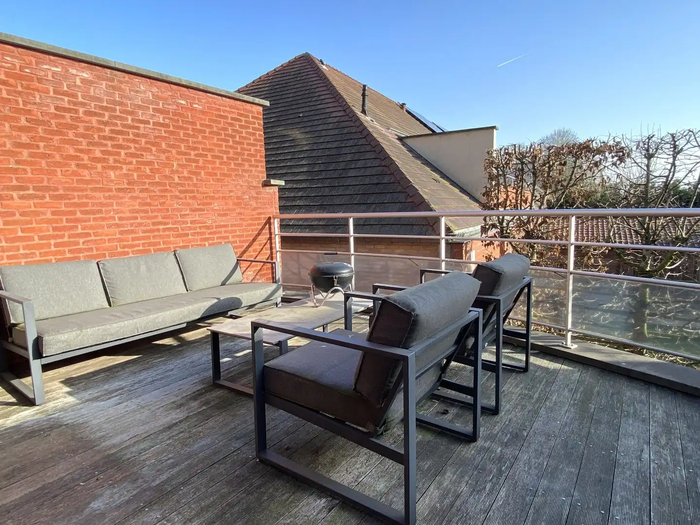 GEZELLIGE INSTAPKLARE RIJWONING MET 3 SLAAPKAMERS | TERRAS EN AUTOSTAANPLAATS foto 6