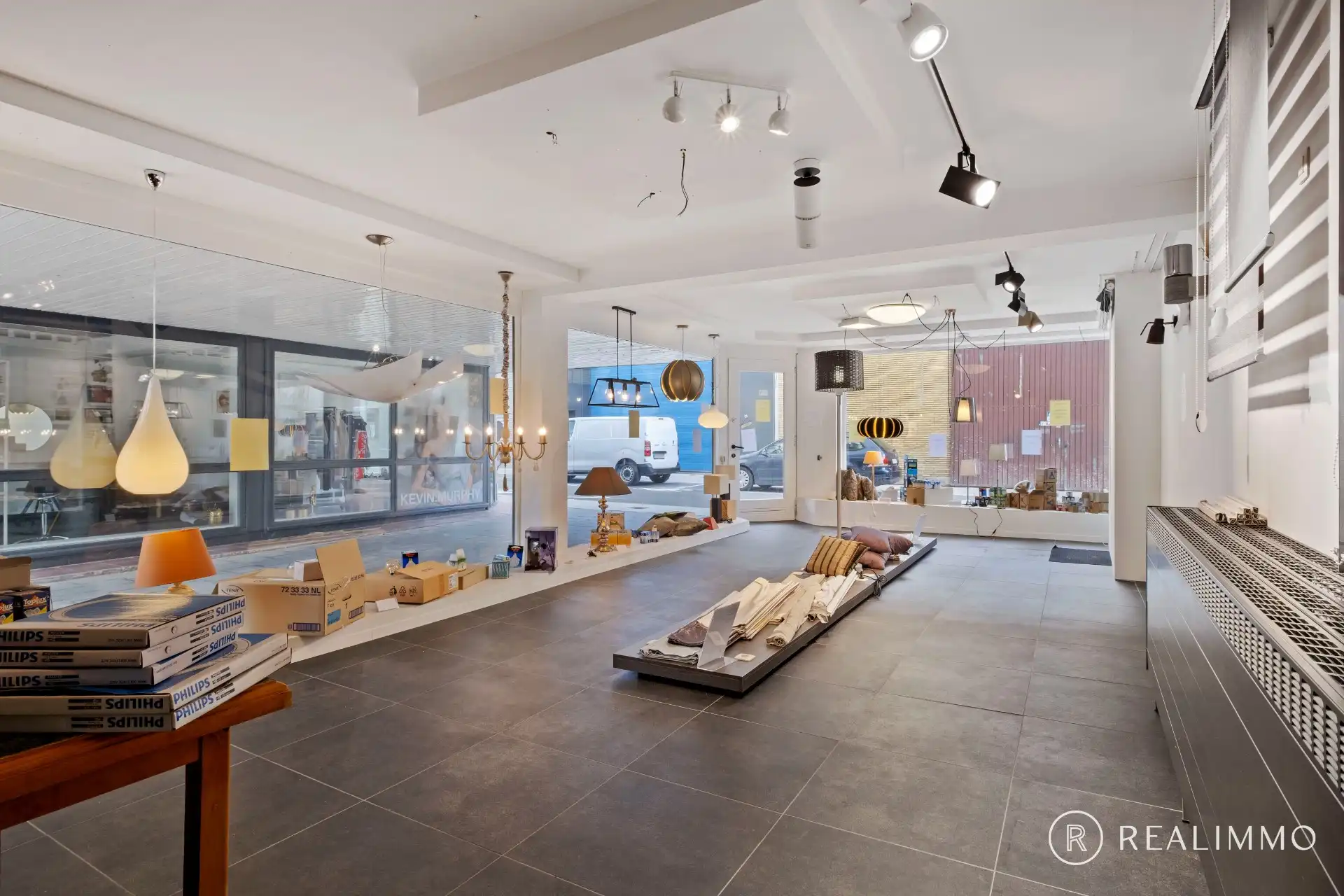 Verrassend ruim handelspand in hartje Kuurne foto 5