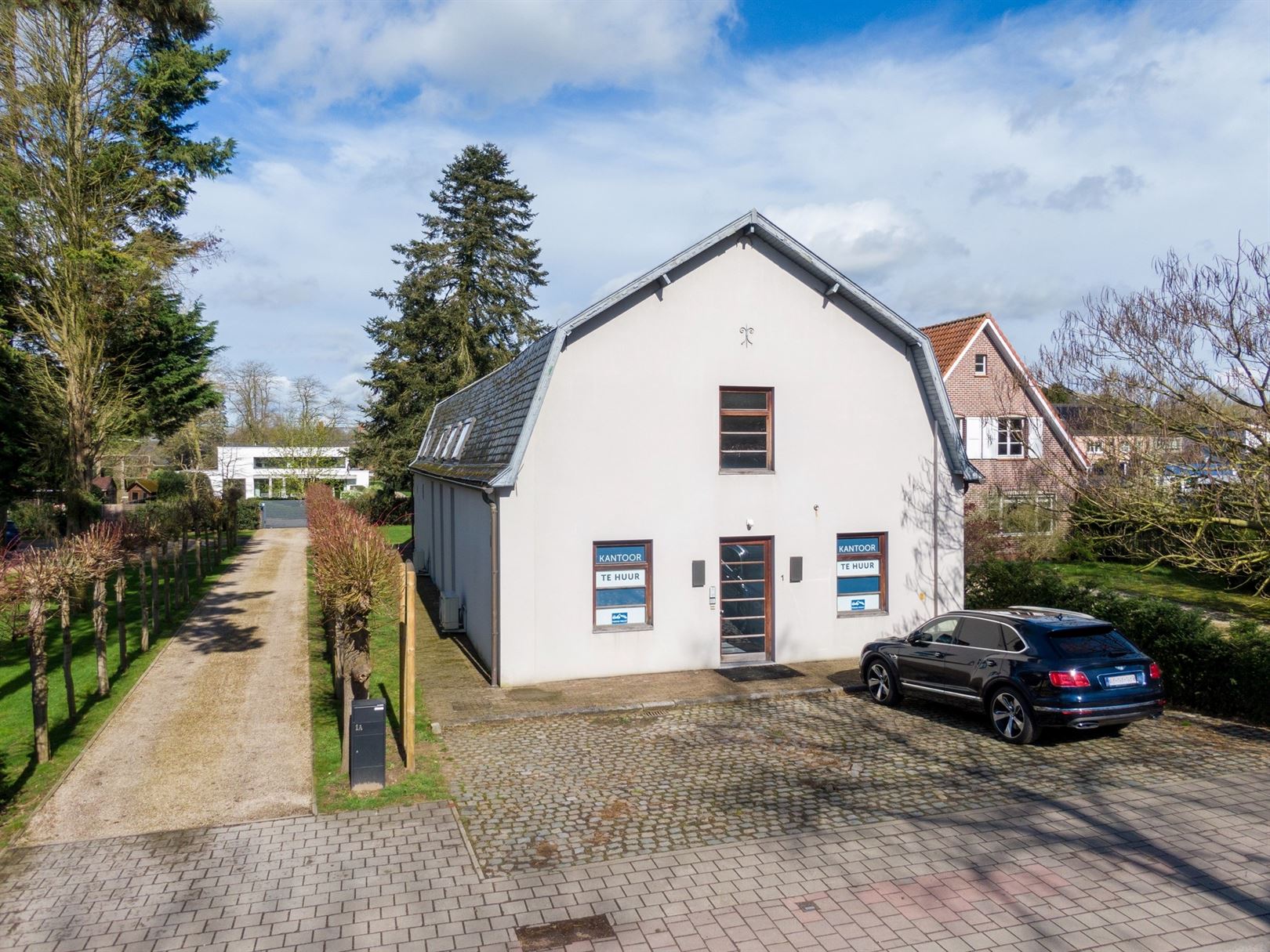 Kantoorgebouw op prachtige locatie in Deurle foto {{pictureIndex}}