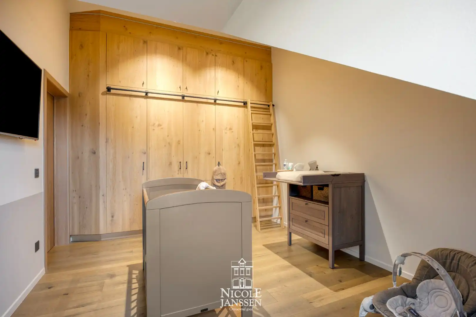 Ruime gezinswoning foto 23