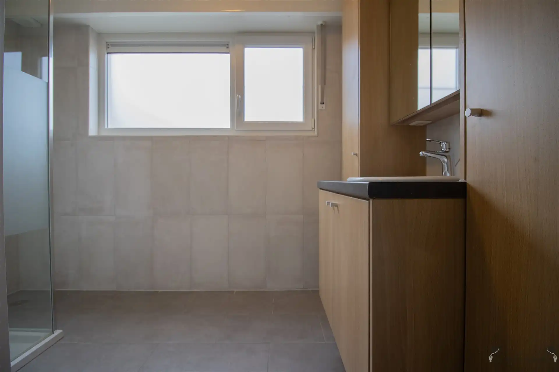 Ruime gerenoveerde gelijkvloerswoning op 544 m² met min. 3 slaapkamers en extra functionele ruimtes foto 8