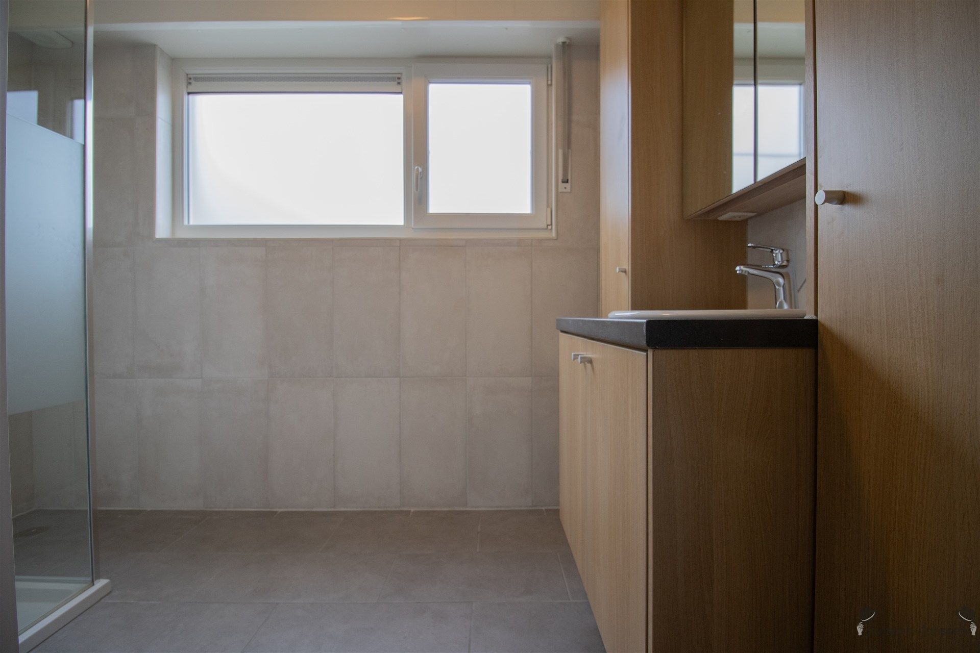 Ruime gerenoveerde gelijkvloerswoning op 544 m² met min. 3 slaapkamers en extra functionele ruimtes foto 8