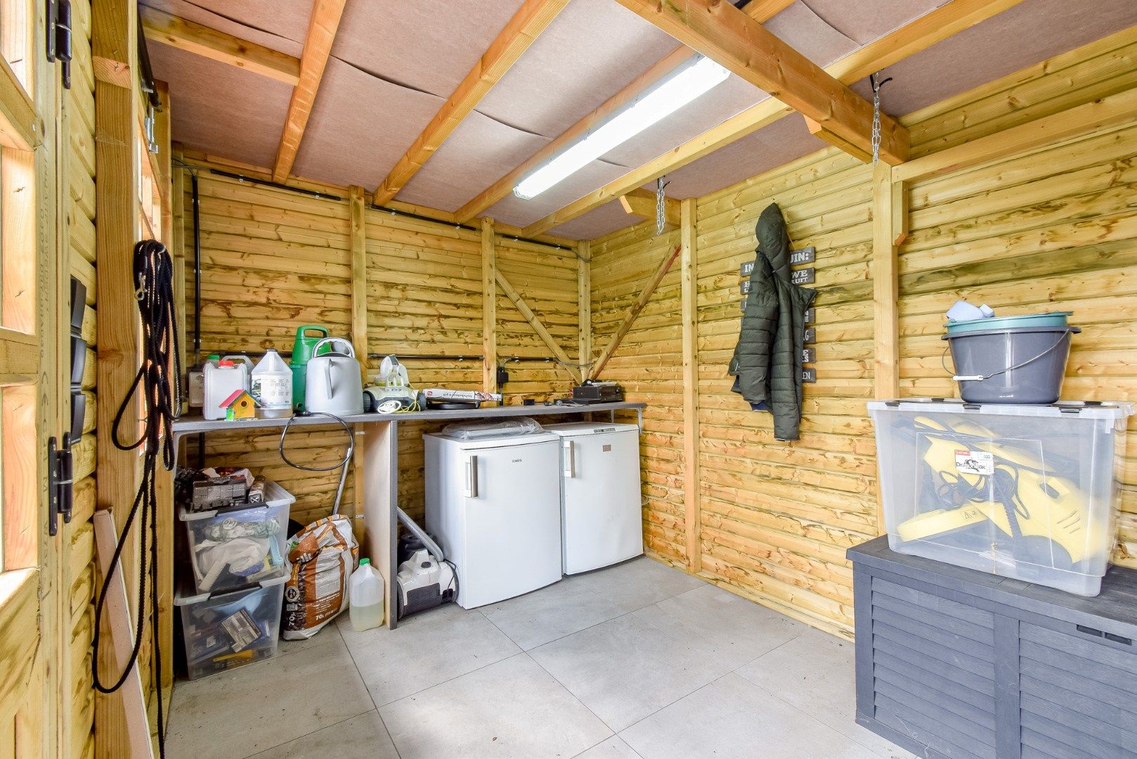 Stijlvol afgewerkte woning met tuin, zwemvijver en uniek zicht foto 18