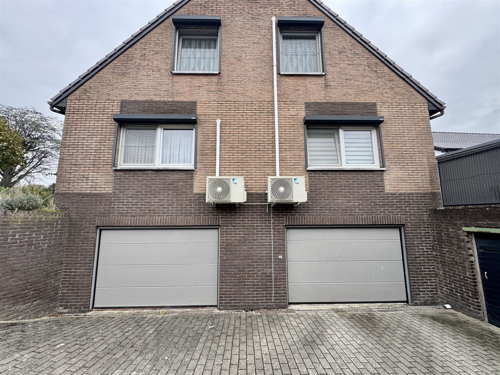 Vrijstaande woning die gebruikt kan worden als twee-woonst foto 32