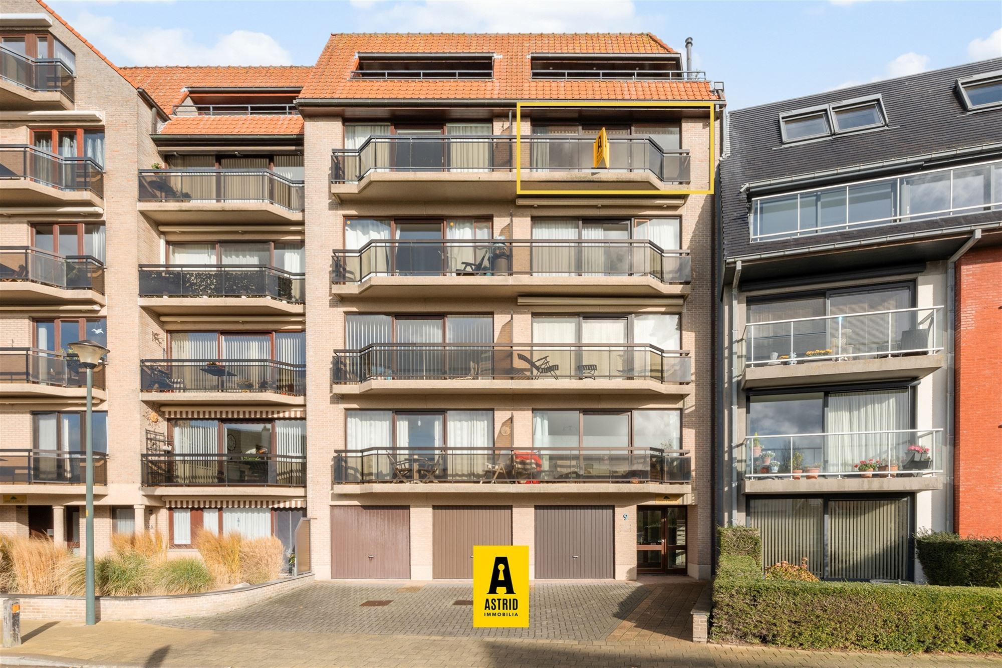 Hoofdfoto van de publicatie: Ruim & zonnig 3-slpk-appartement met terras te Bredene!