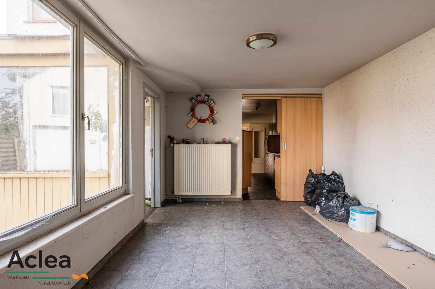 Te renoveren woning met grote magazijnruimte en veel potentieel foto 17