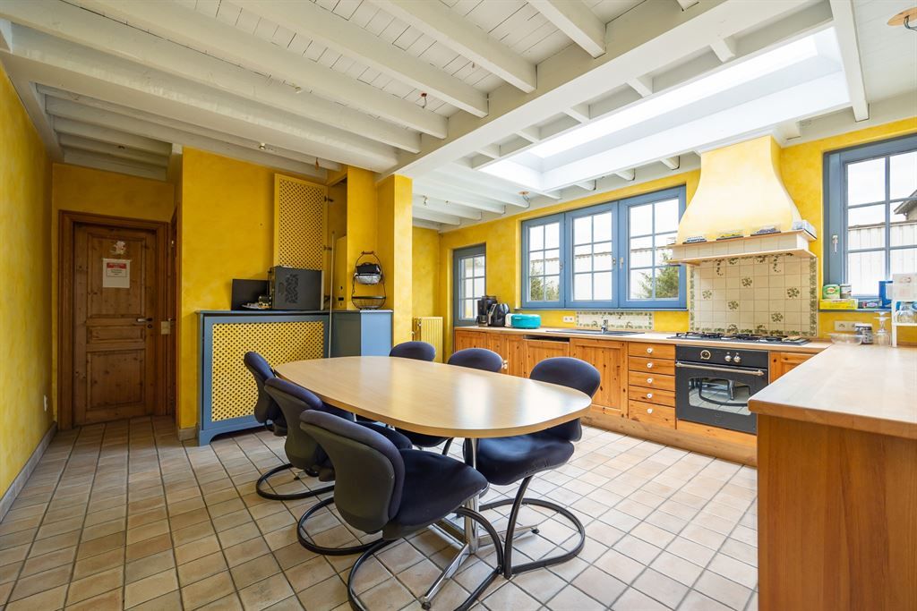 karaktervolle, te renoveren woning foto 5