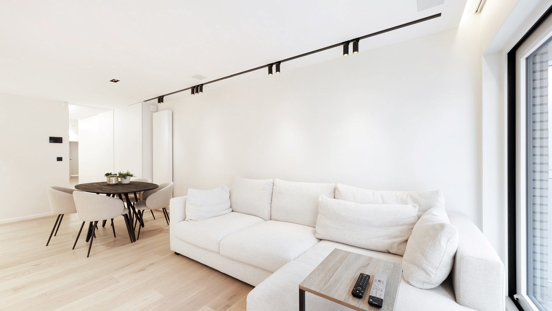 Prachtig gerenoveerd appartement aan het Heldenplein  foto 4