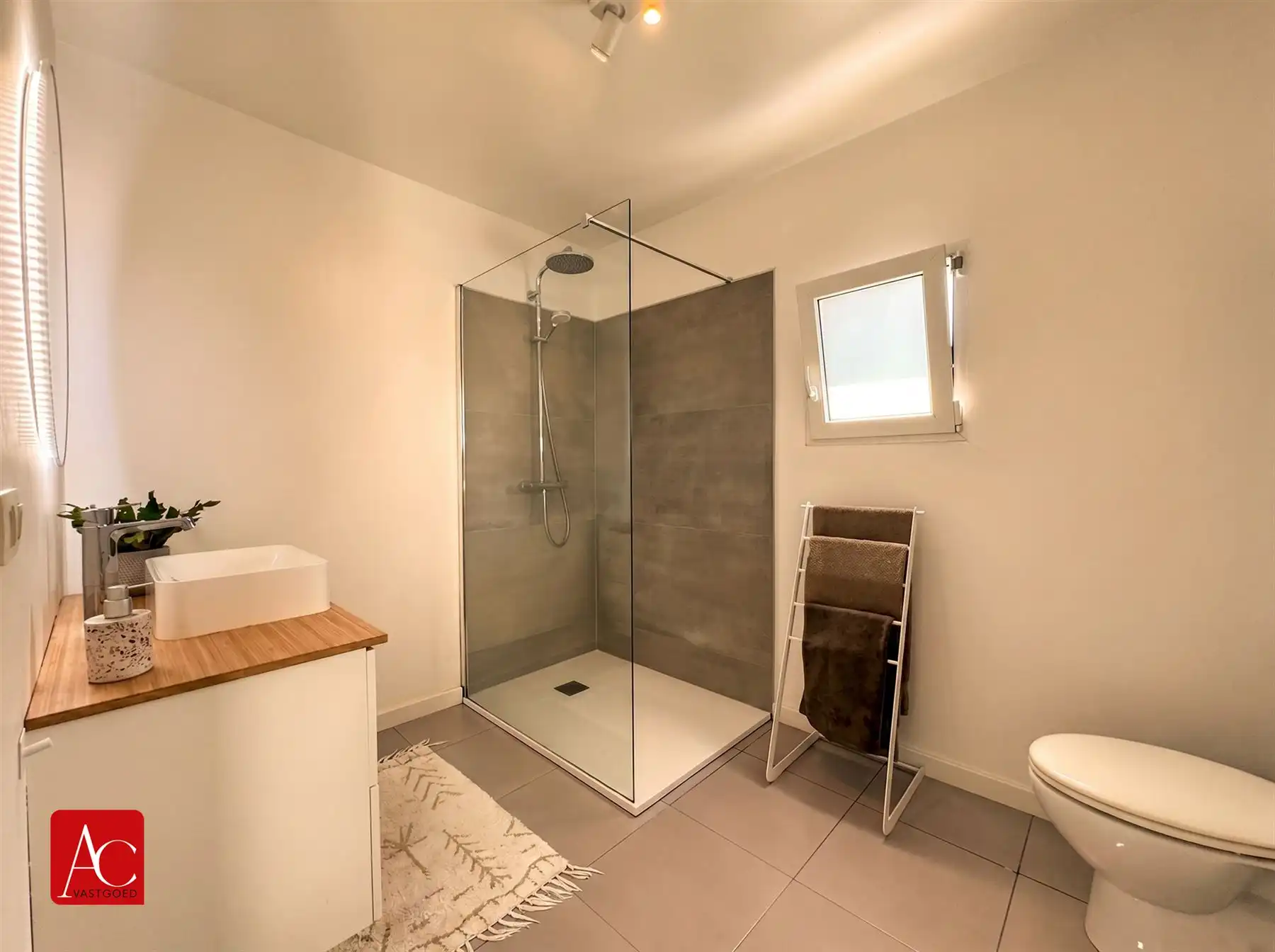 Instapklare woning met 5 slaapkamers en tuin foto 16