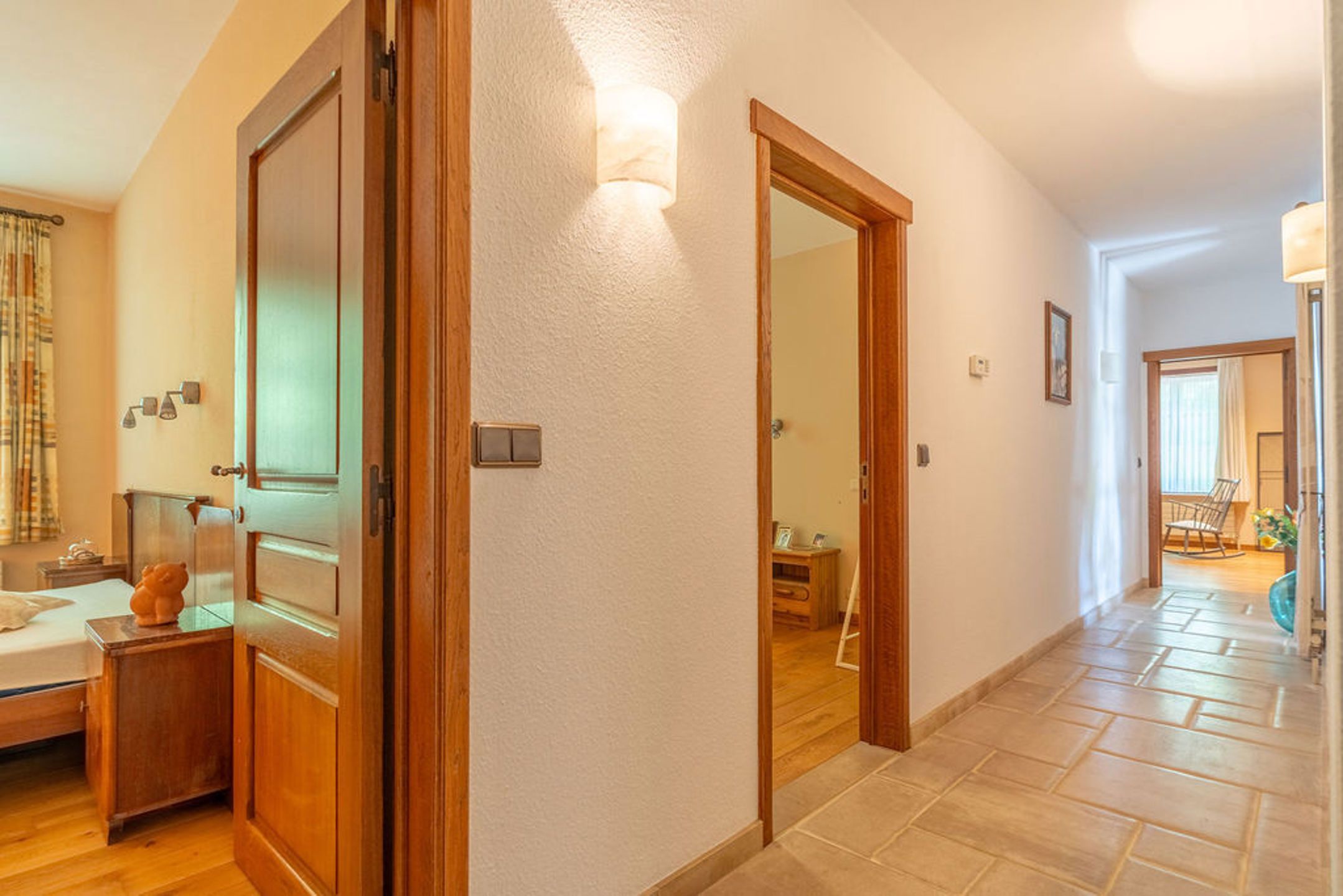 Ruime villa met 6 slpk op 2.295 m² grond met veel privacy foto 32