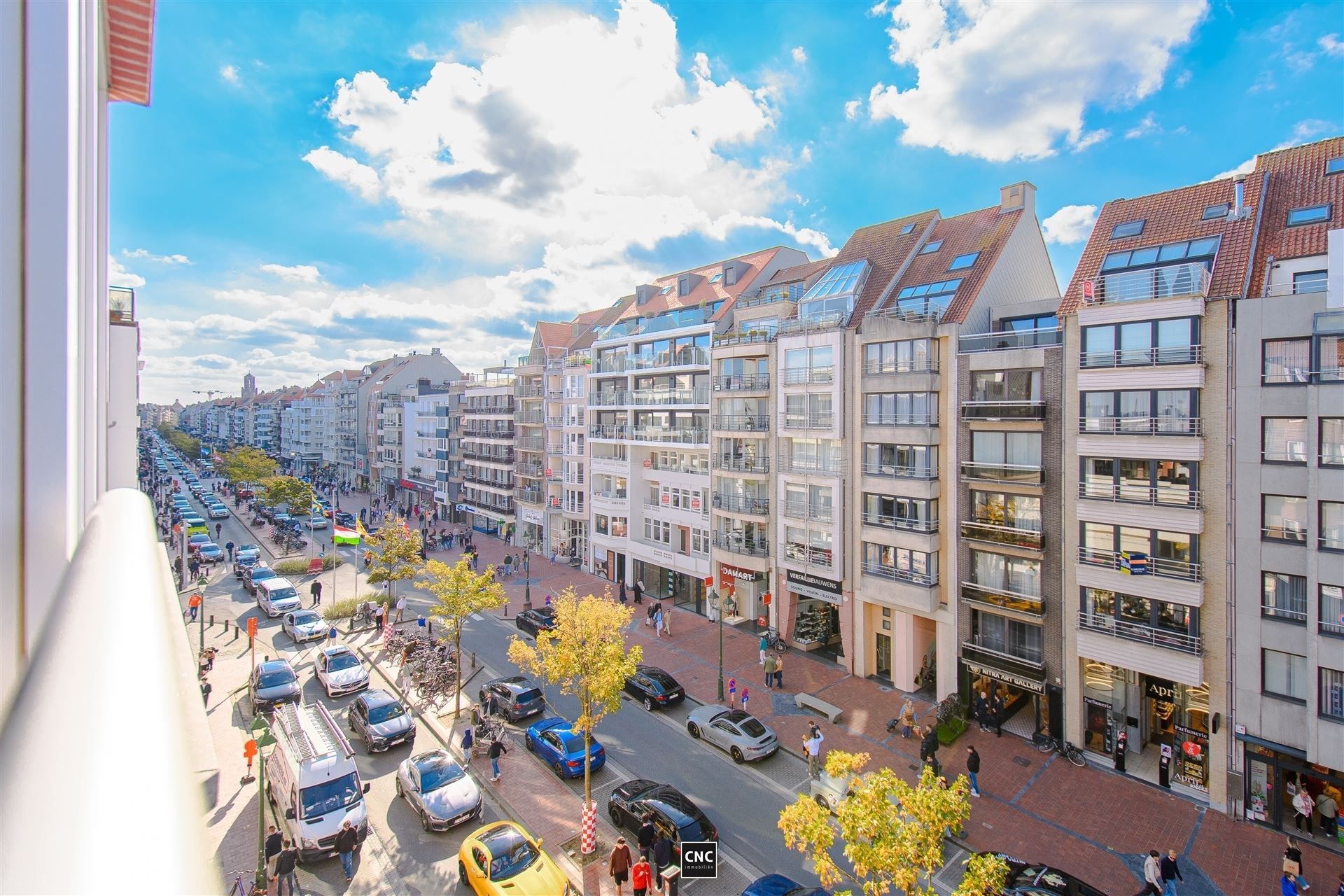 Mooi, goed onderhouden 2 slaapkamer-appartement in het hart van Knokke, gelegen op de vierde verdieping van de residentie "Euro 2000-II". Mogelijkheid tot aankoop van parking in nabije omgeving.  foto 5