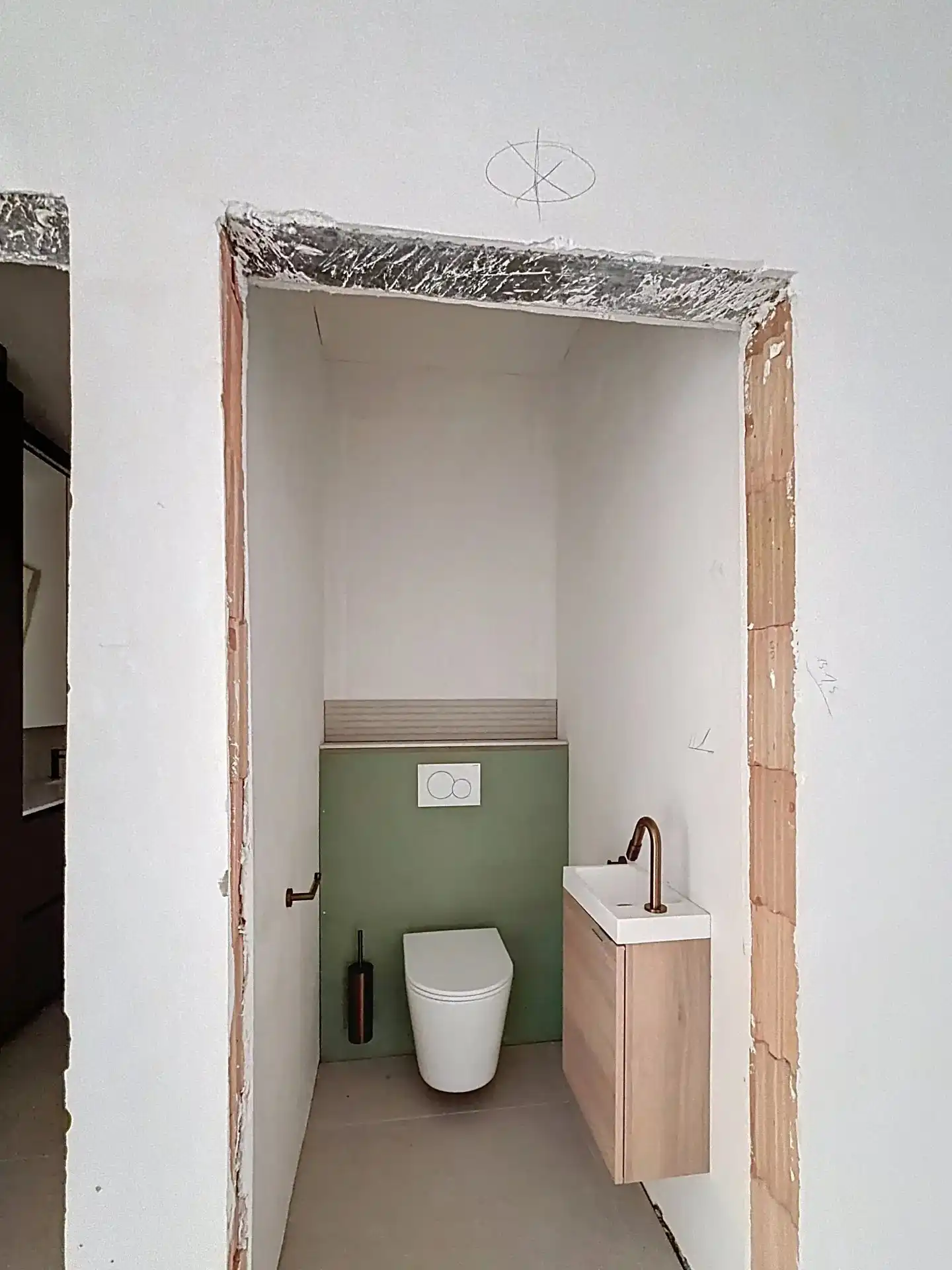 Luxueus en modern afgewerkt gelijkvloers appartement met tuin, 1 slaapkamer en 2 staanplaatsen. foto 15