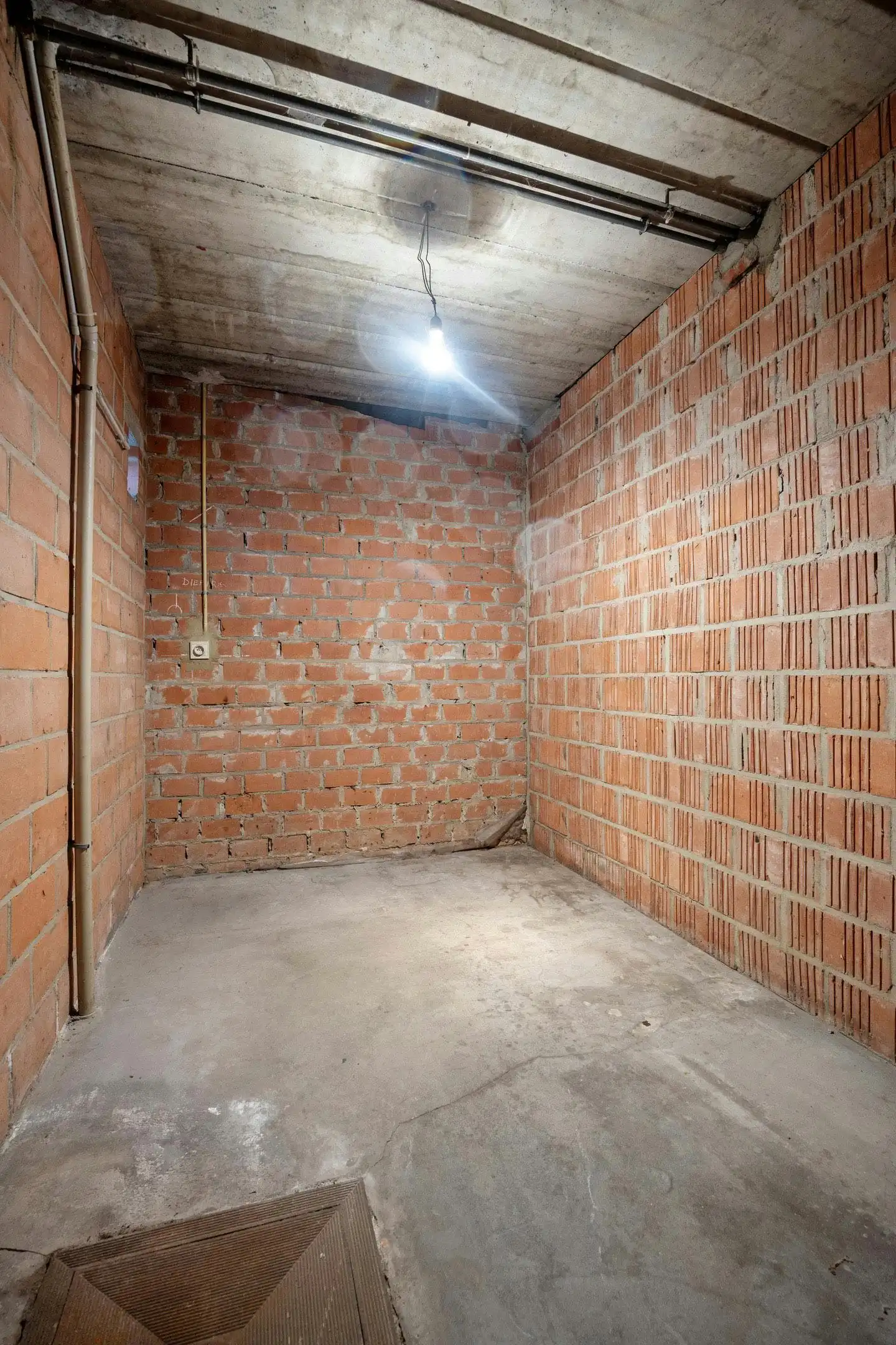 Op te frissen gezinswoning met inpandige garage en tuin op toplocatie in Strombeek! foto 20