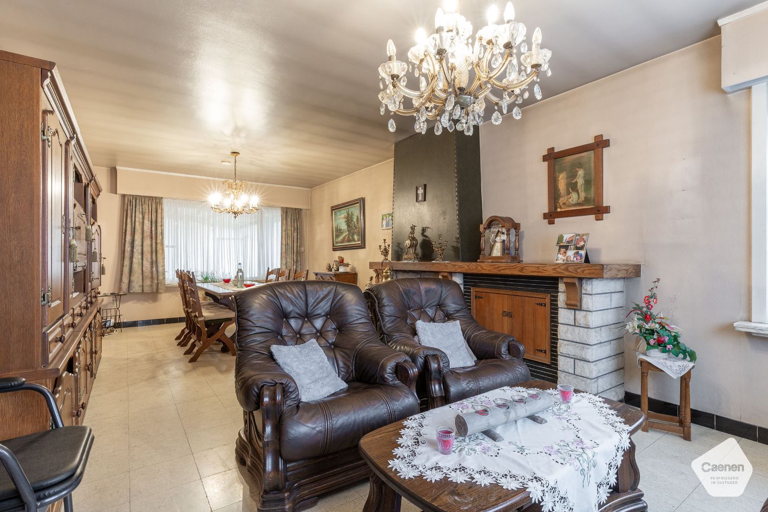 TE RENOVEREN HALF-OPEN WONING MET GARAGE EN 3 SLAAPKAMERS foto 3