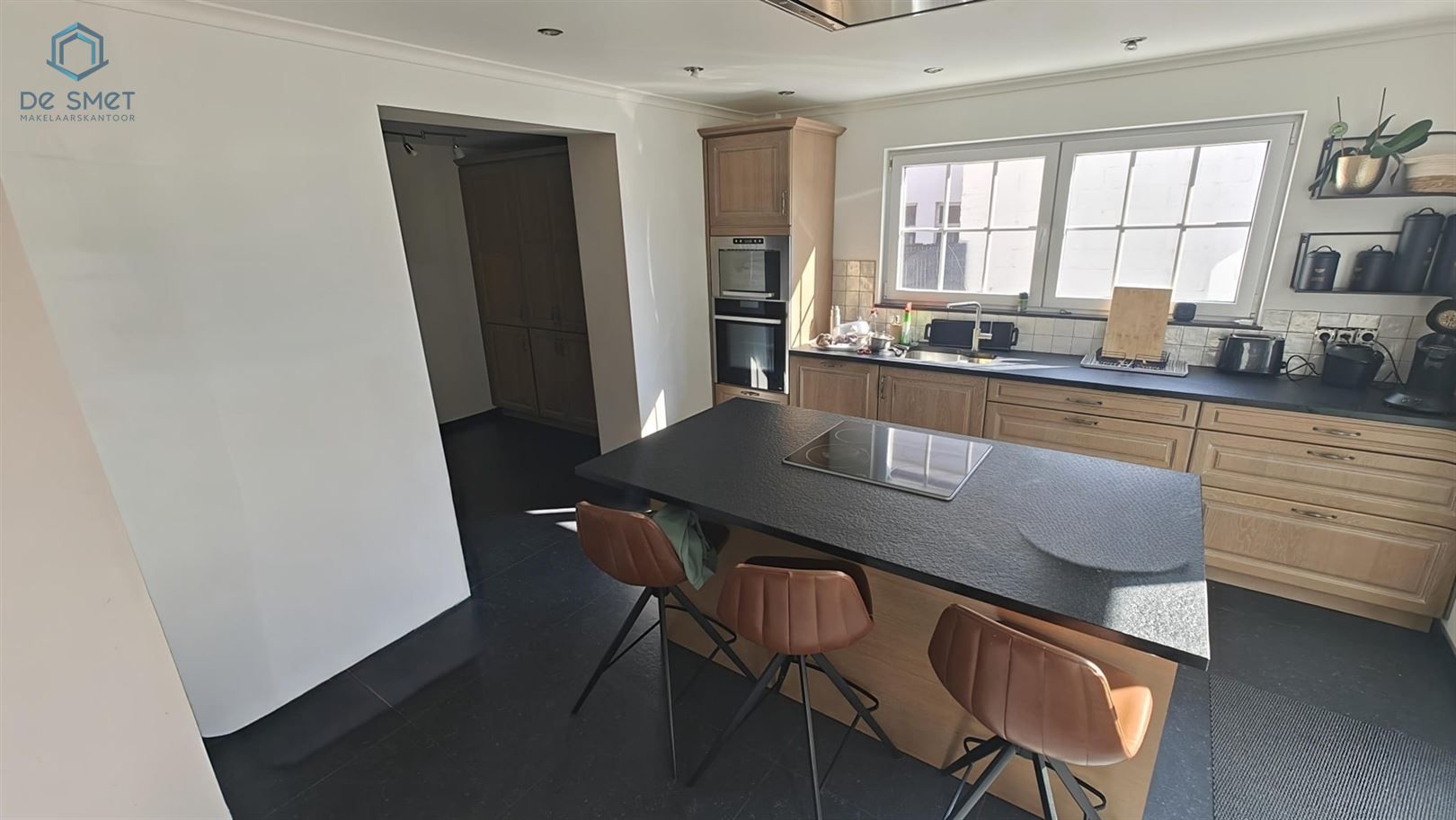 perfect gerenoveerd woonhuis met thuiskantoor of commerciële ruimte en 4 slaapkamers   foto 4