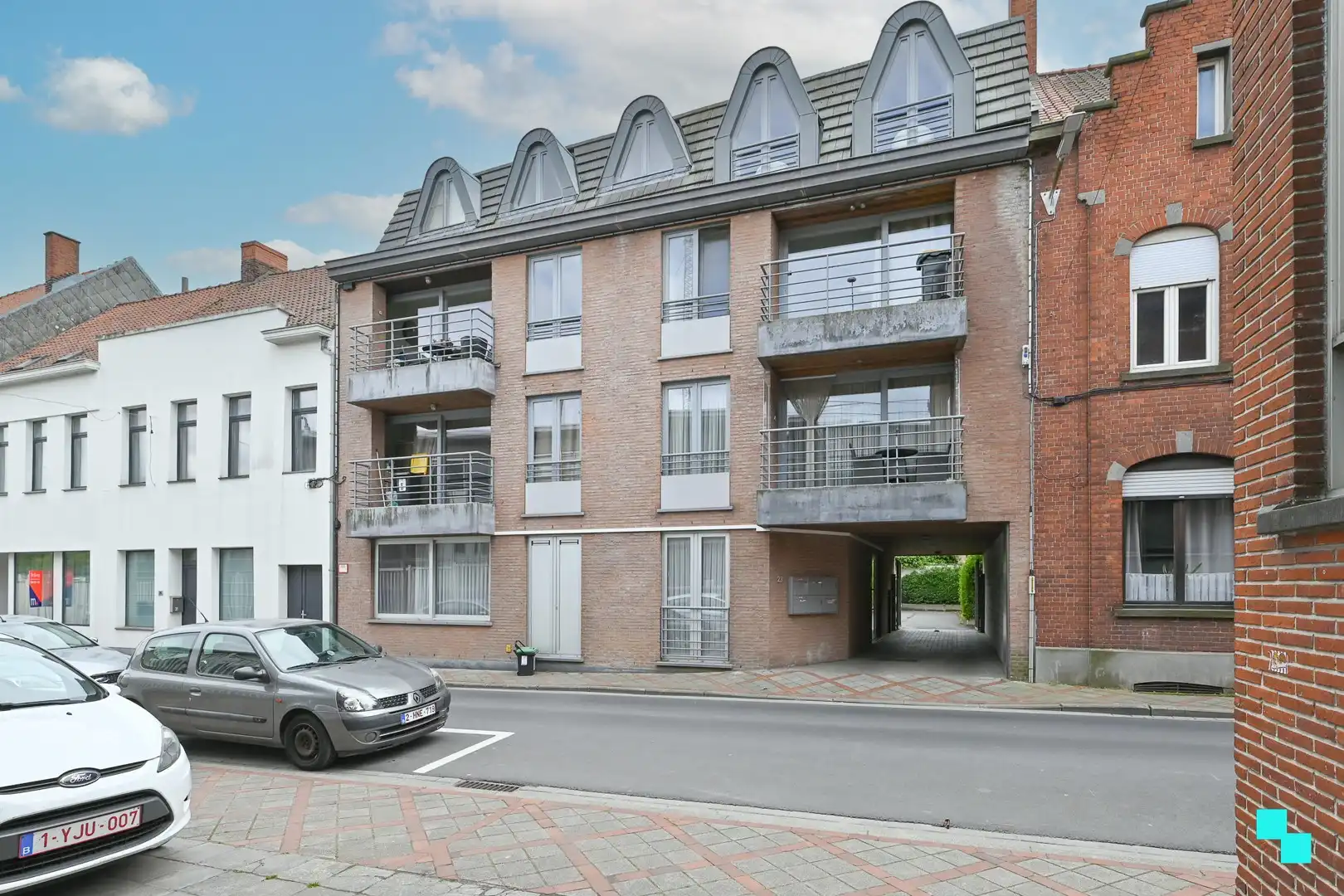 Riant dakappartement in hartje Izegem met panoramisch zicht foto {{pictureIndex}}