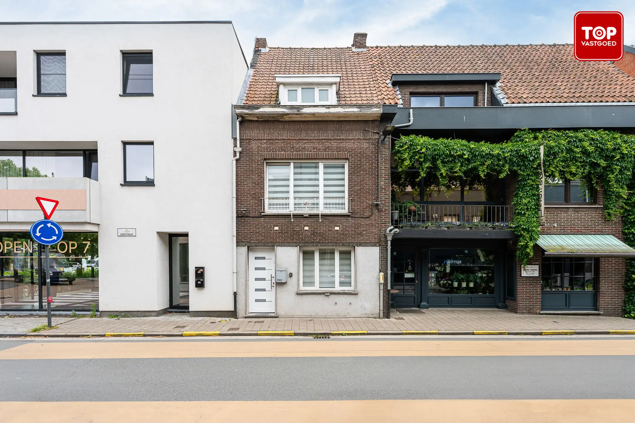 Woning met 4 slaapkamers met alles op wandelafstand.  foto {{pictureIndex}}