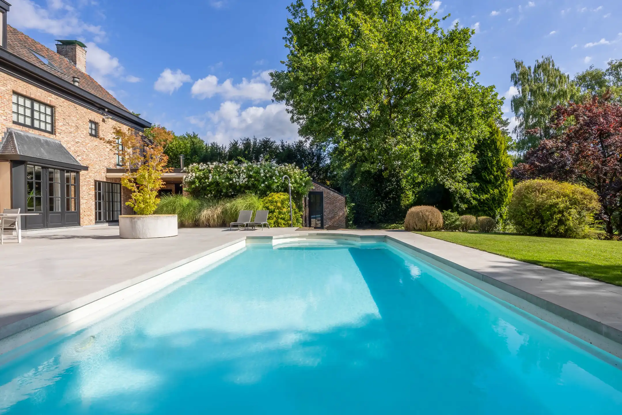 Prestigieuze villa met zwembad op 3.528 m² op toplocatie! foto 3