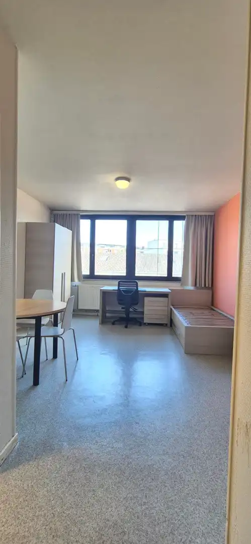 Moderne bemeubelde studio foto 3