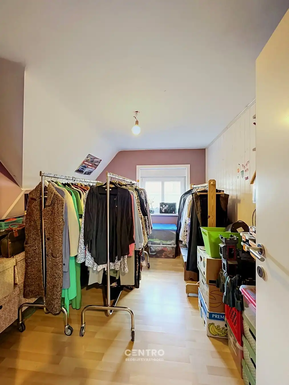 Veelzijdig bedrijfspand met ruim MAGAZIJN, TOONZAAL, KANTOREN EN COMFORTABELE WONING op 1.746 M²! foto 35