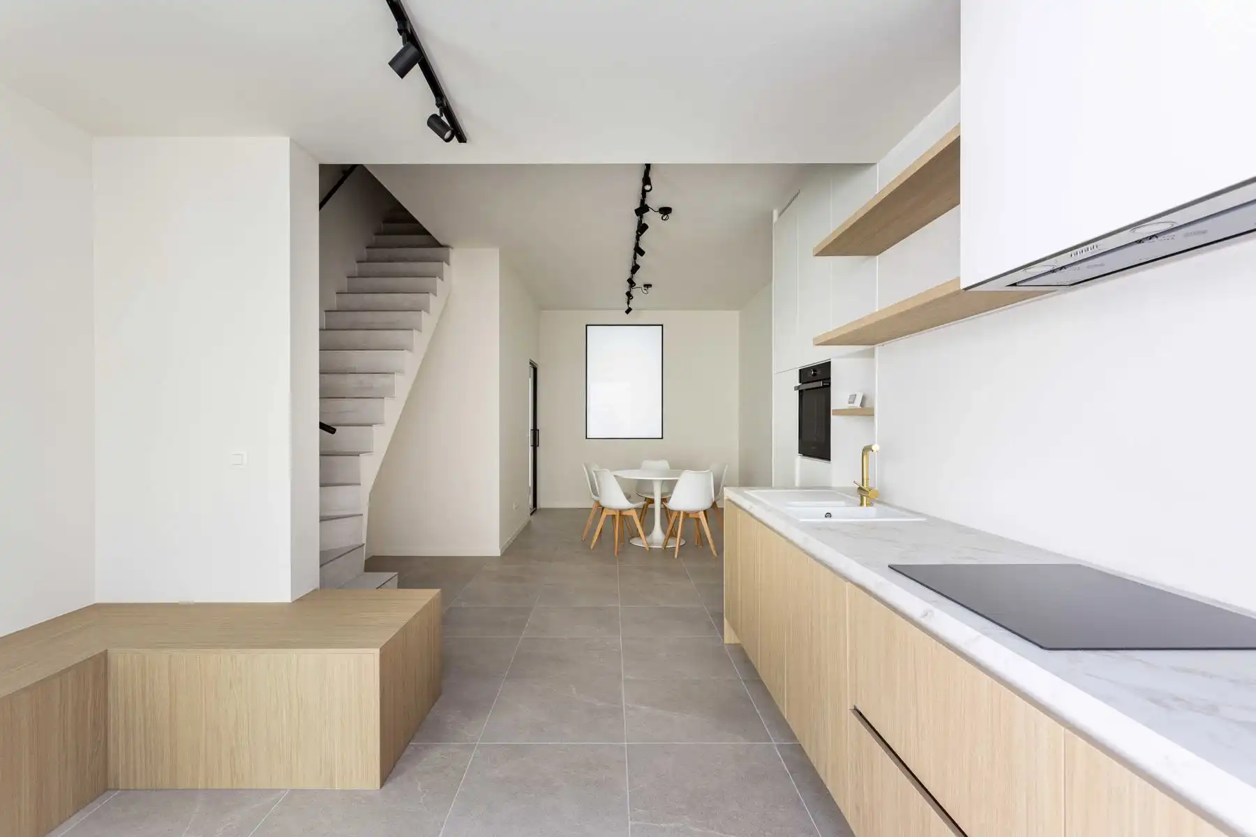 Kwalitatief gerenoveerde woning in centrum Aalst. foto 12
