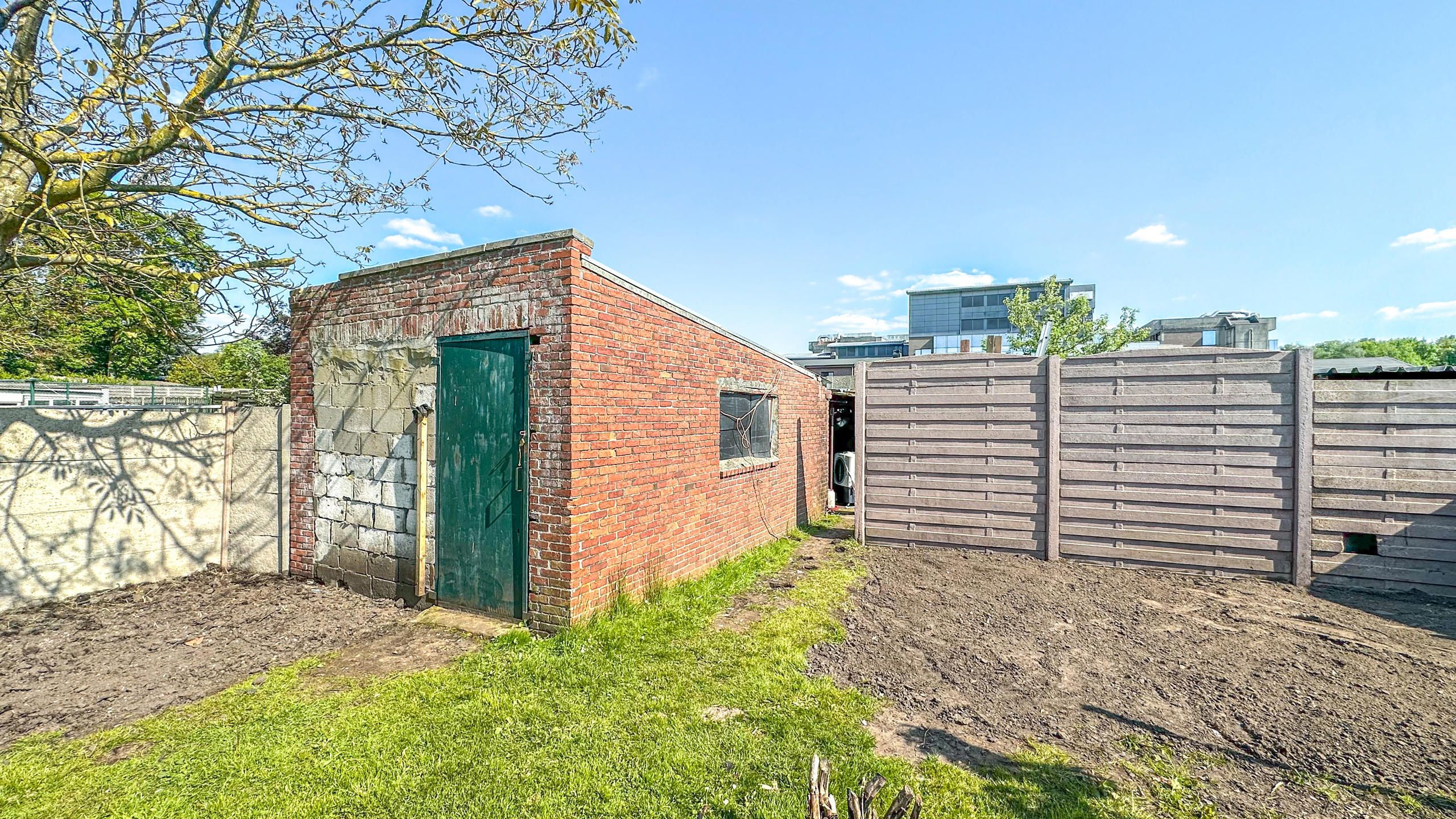 Zeer ruime woning met 5 slaapkamers vlakbij het ziekenhuis foto 60