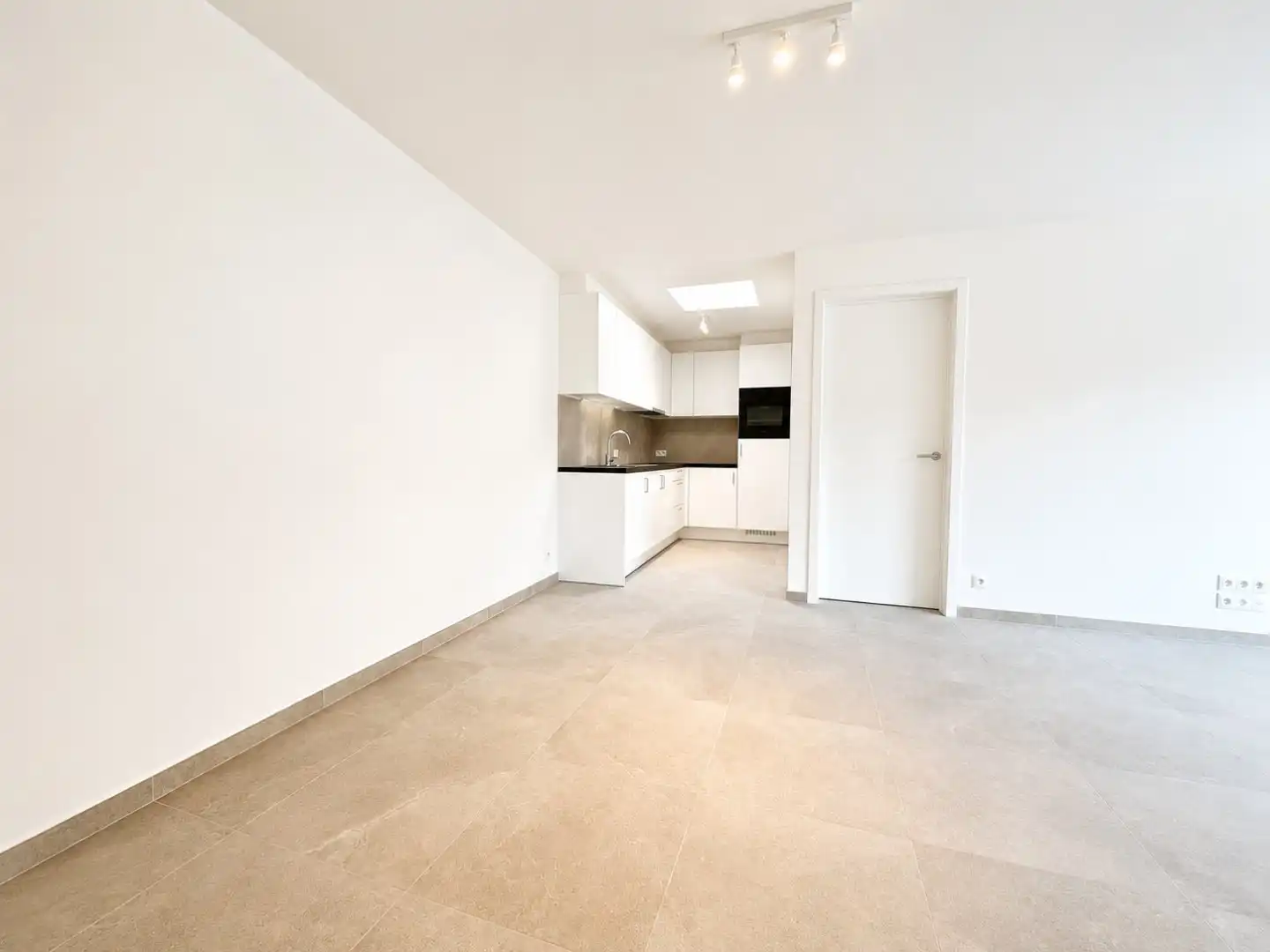 Instapklaar 1-slaapkamer appartement met mooi zonneterras, Torhout foto 5