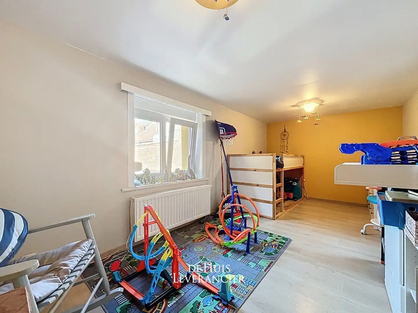 Ruime gezinswoning met 4 slpks, 2 bdks en tuin tegenover park De Schorre te koop foto 9