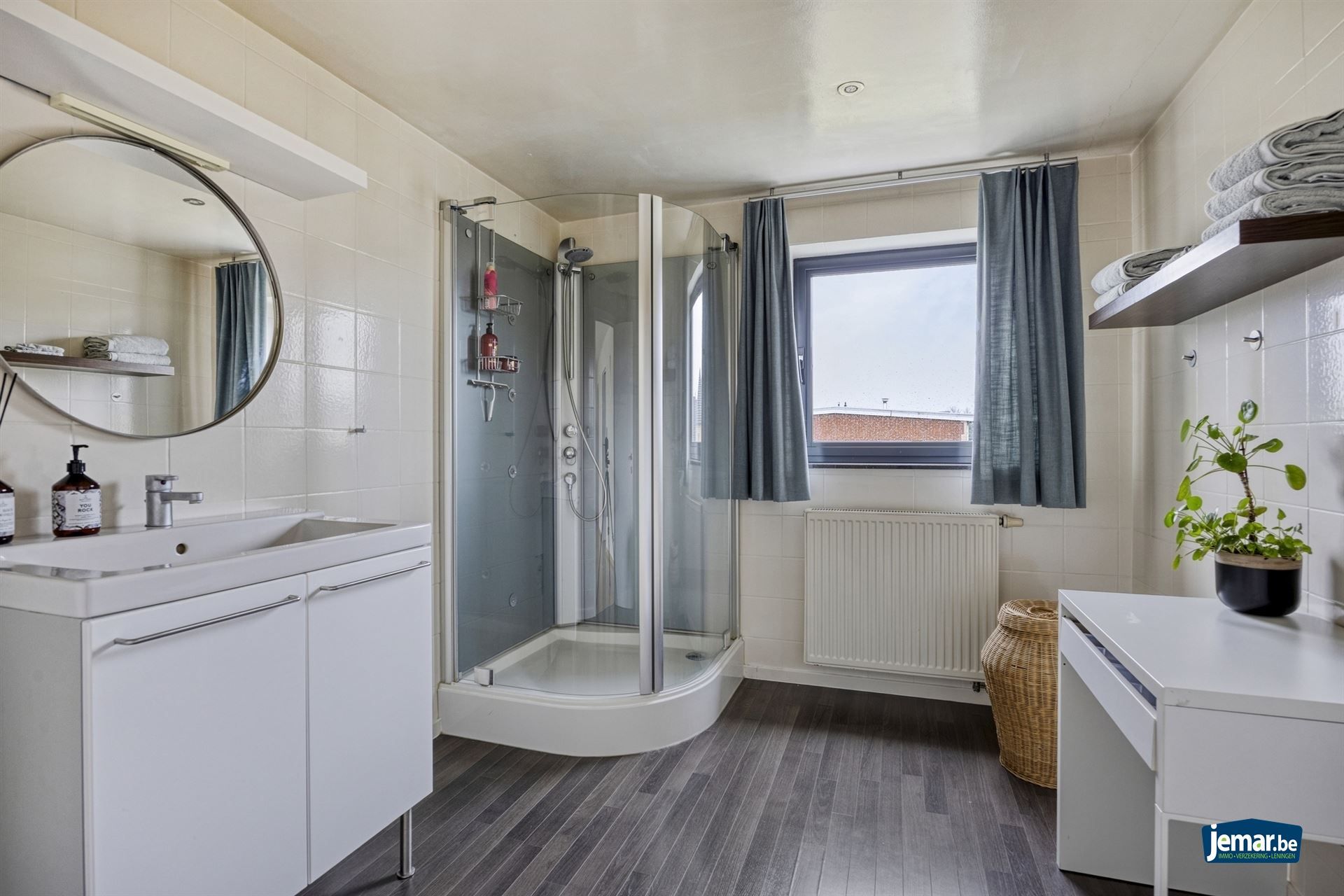 Ruime gezinswoning met 4 slaapkamers en 2 badkamers foto 28
