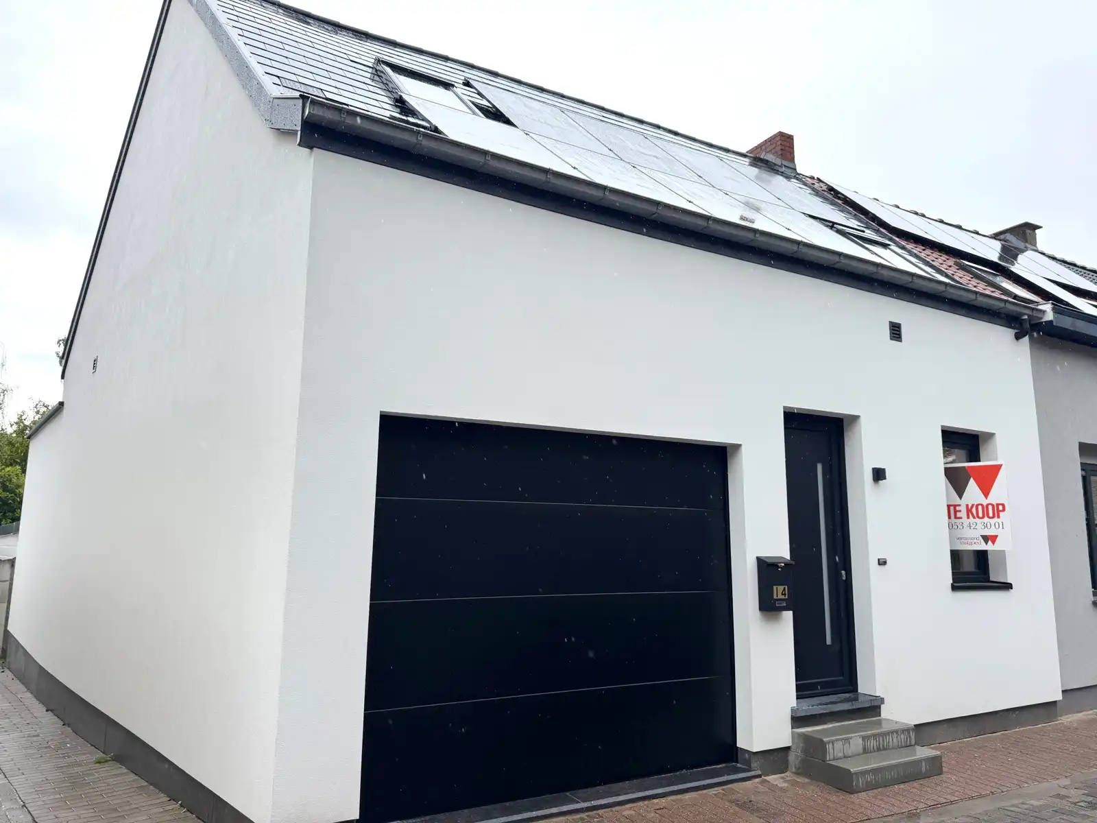 Volledig vernieuwde energiezuinige woning met garage en 3 slpk! foto {{pictureIndex}}
