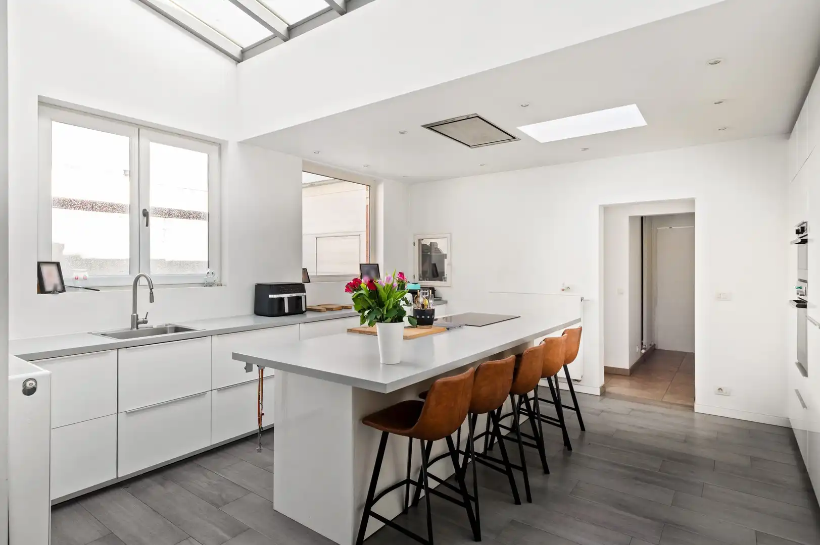 Ruime woning met 5 slpk en grote garage (100 m²) foto 2