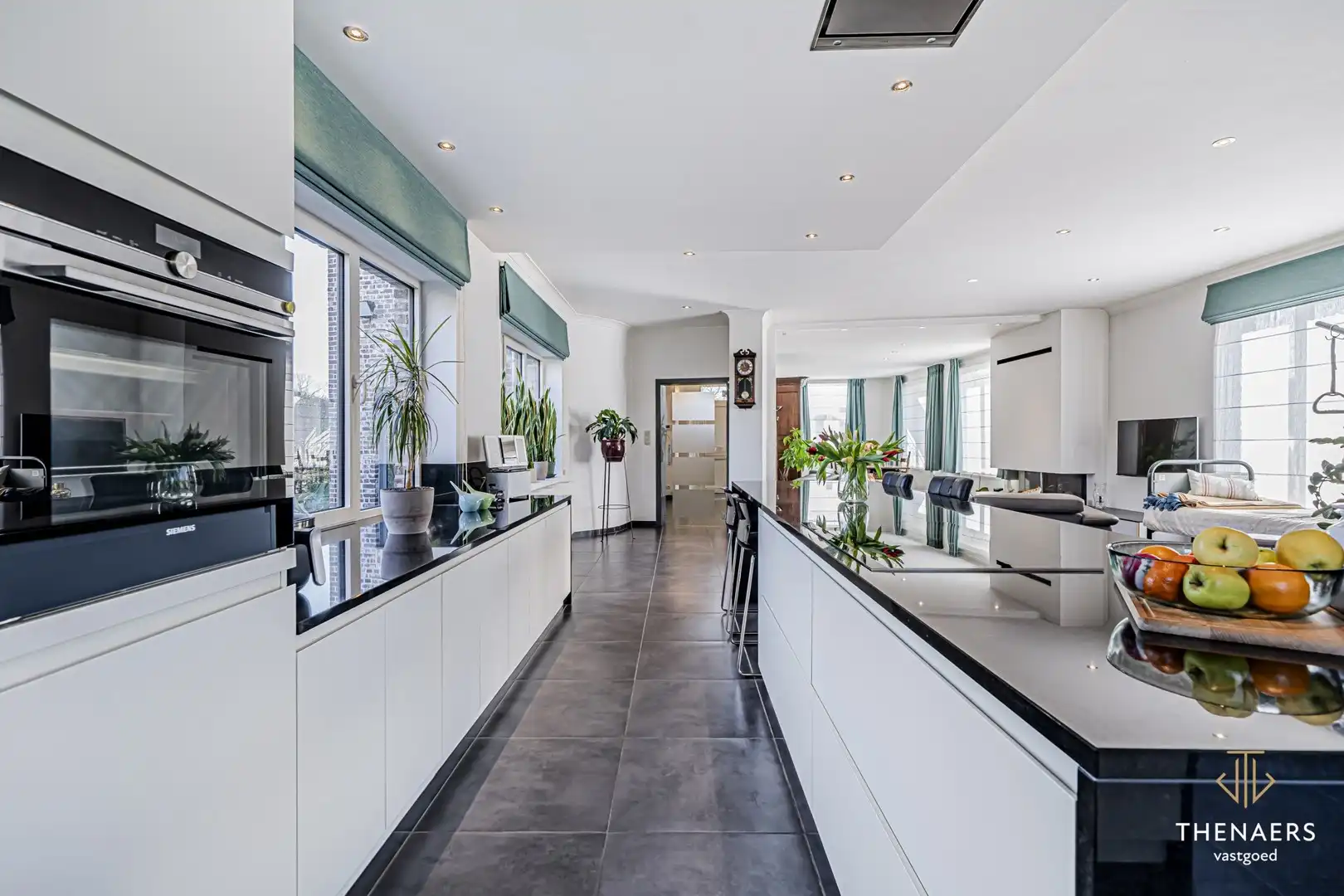 Karaktervolle en uitzonderlijk ruime woning met 5 slpks op&nbsp;een perceel van 36a 60ca. foto 12