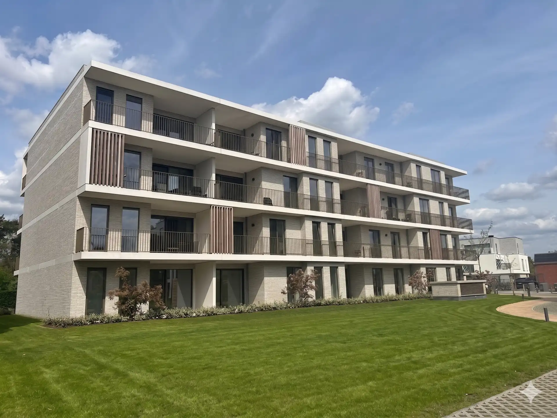 Knap energiezuinig appartement met tof terras foto 4