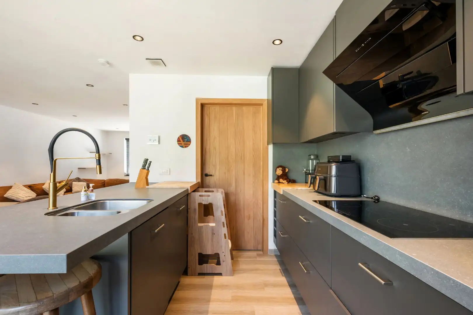Instapklare woning met 3 slaapkamers, oprit voor 2 wagens en garage op rustige locatie in Beselare foto 8