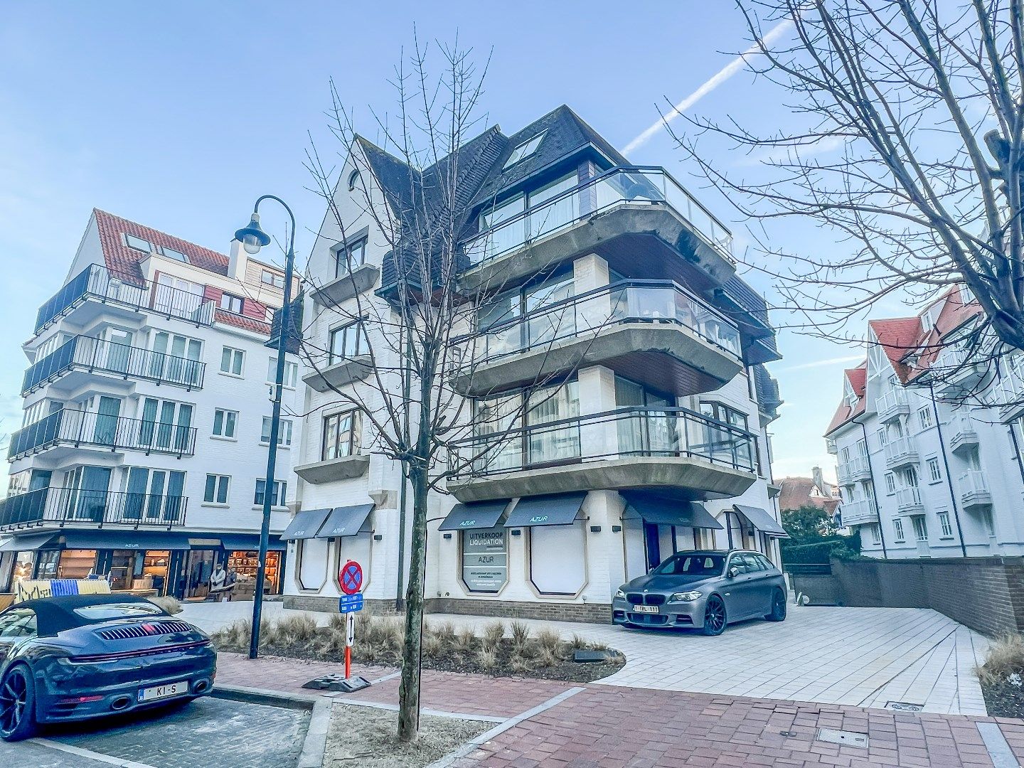 Dubbele garagebox met automatische poort gelegen op van de Kustlaan tussen het Driehoeksplein en het Albertplein.  foto 6