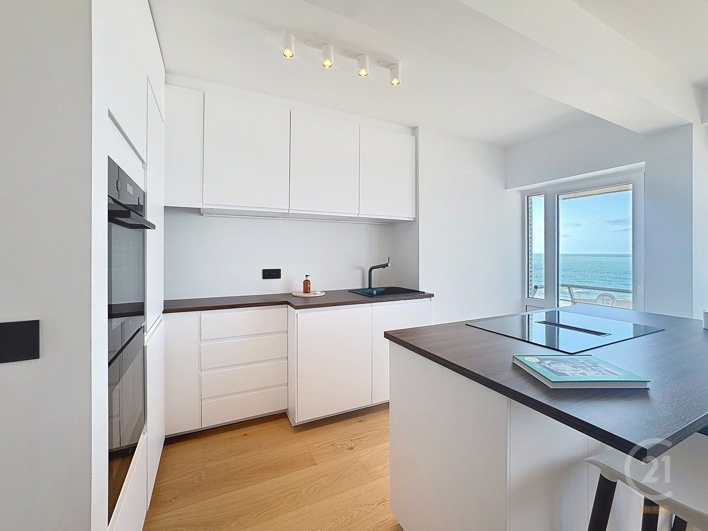 Instapklaar appartement op toplocatie – Zeedijk Westende foto 6