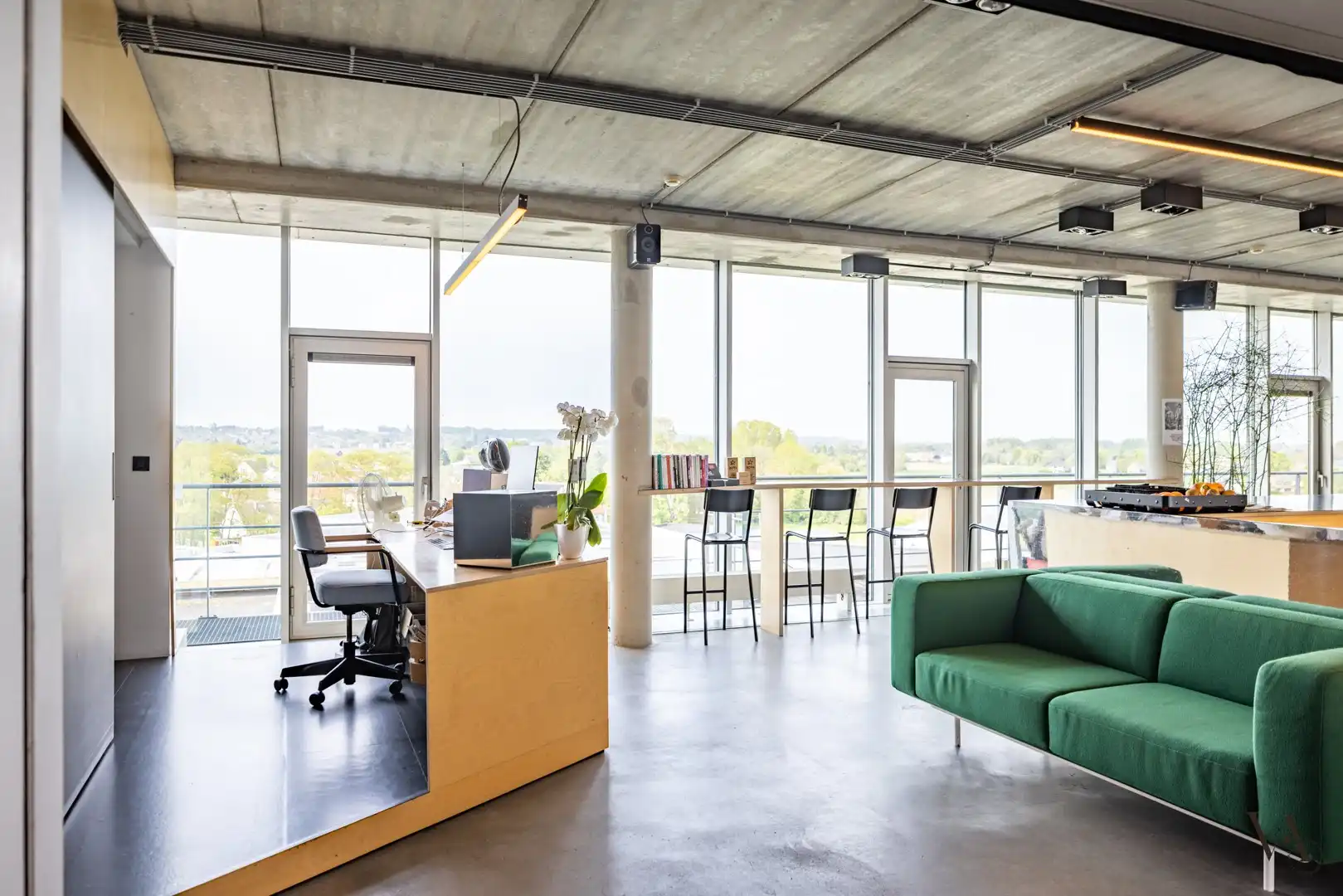 Exclusieve kantoorruimtes met gemeenschappelijke lounge in de Remytoren foto 7
