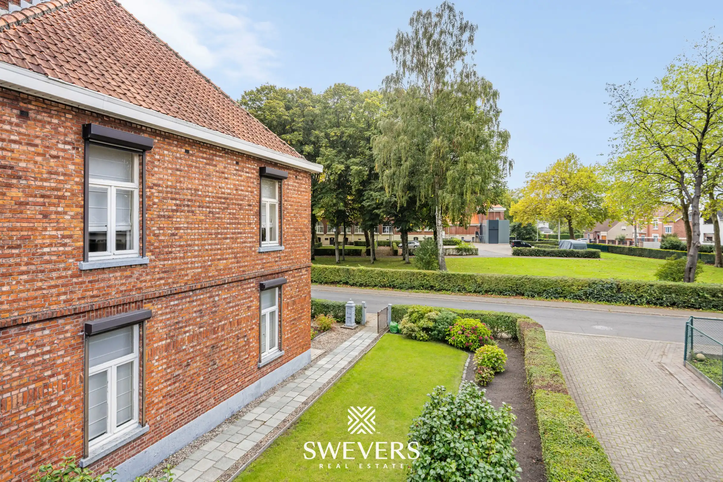 Mooi gelegen te renoveren woning, op een zonnig hoekperceel van 2a57ca foto 26
