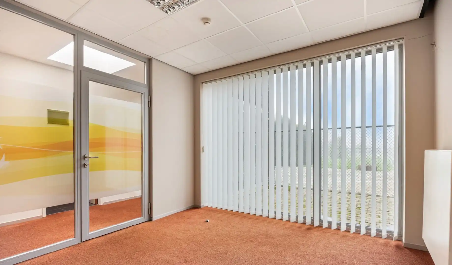 Uitzonderlijk handelspand in het centrum van Neeroeteren foto 5