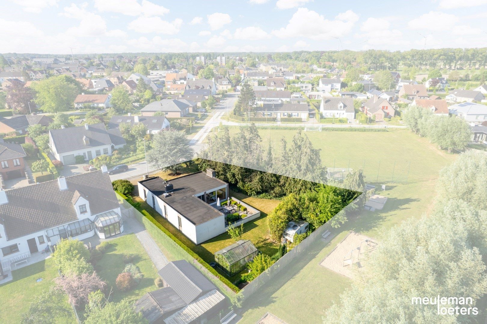 Te renoveren bungalow op fantastische ligging foto 3